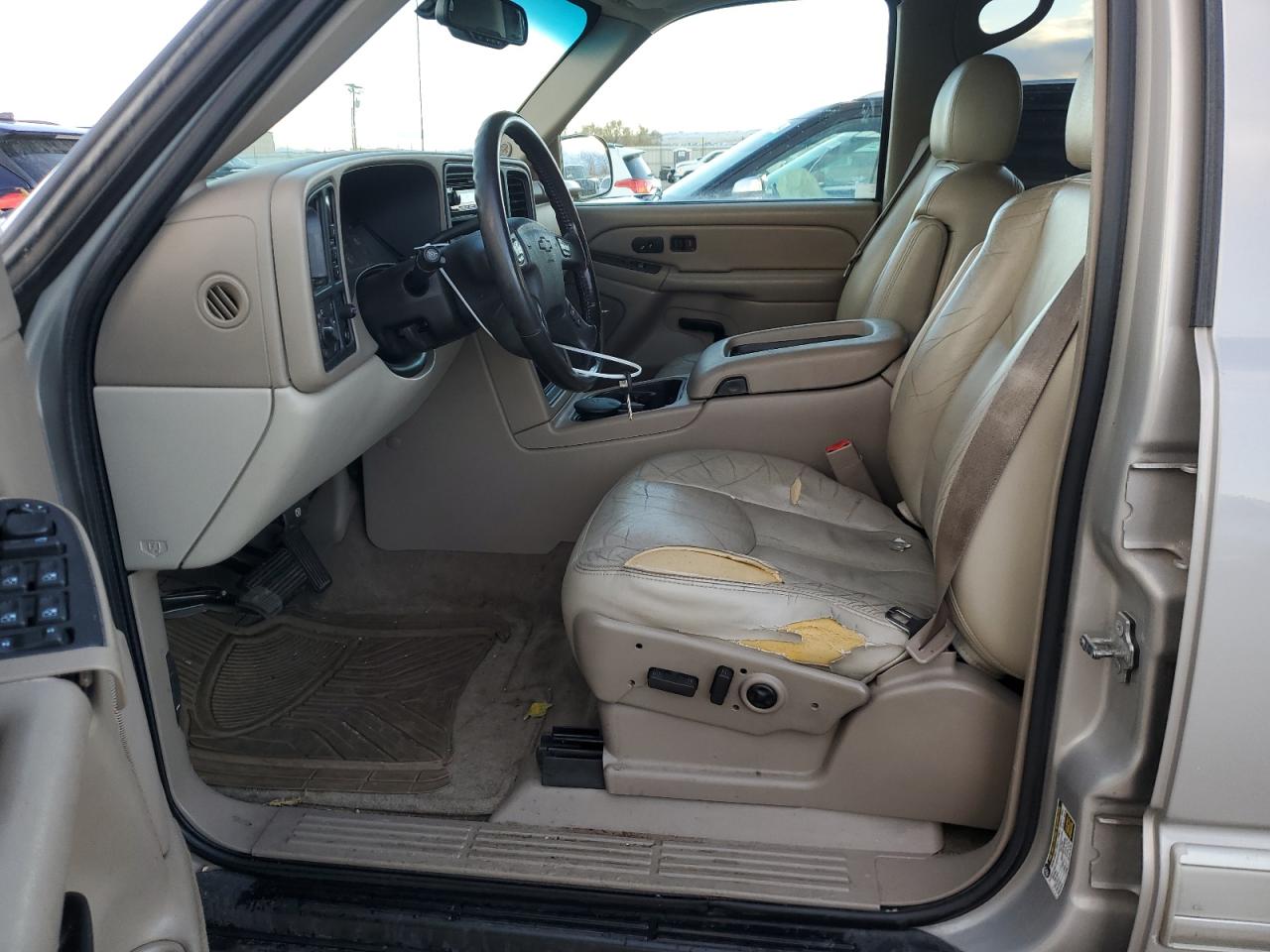 2004 Chevrolet Suburban - Image 7