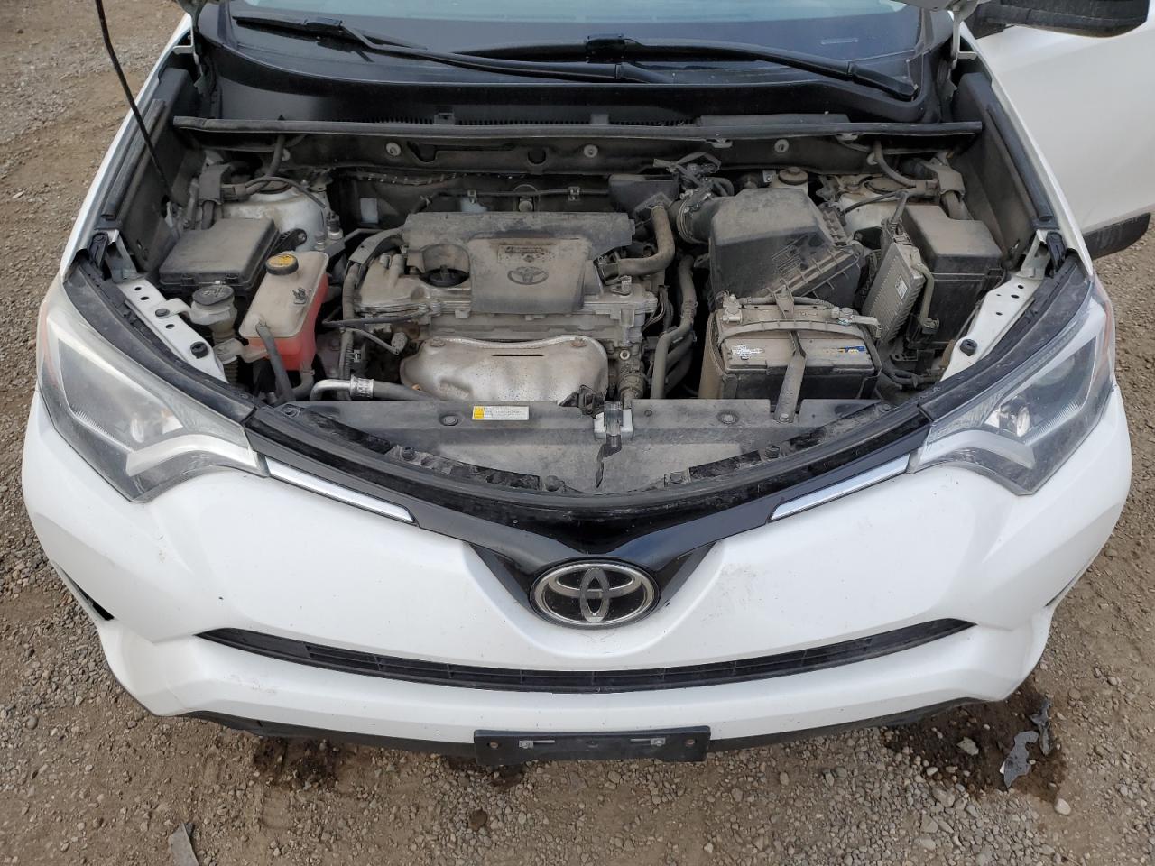 2T3BFREV7HW693611 2017 Toyota Rav4 Le