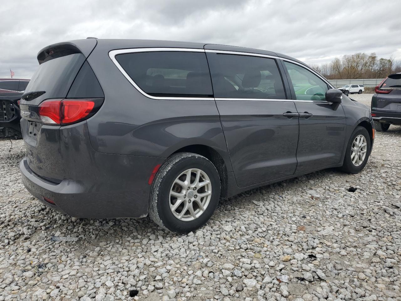 2019 Chrysler Pacifica - Image 3