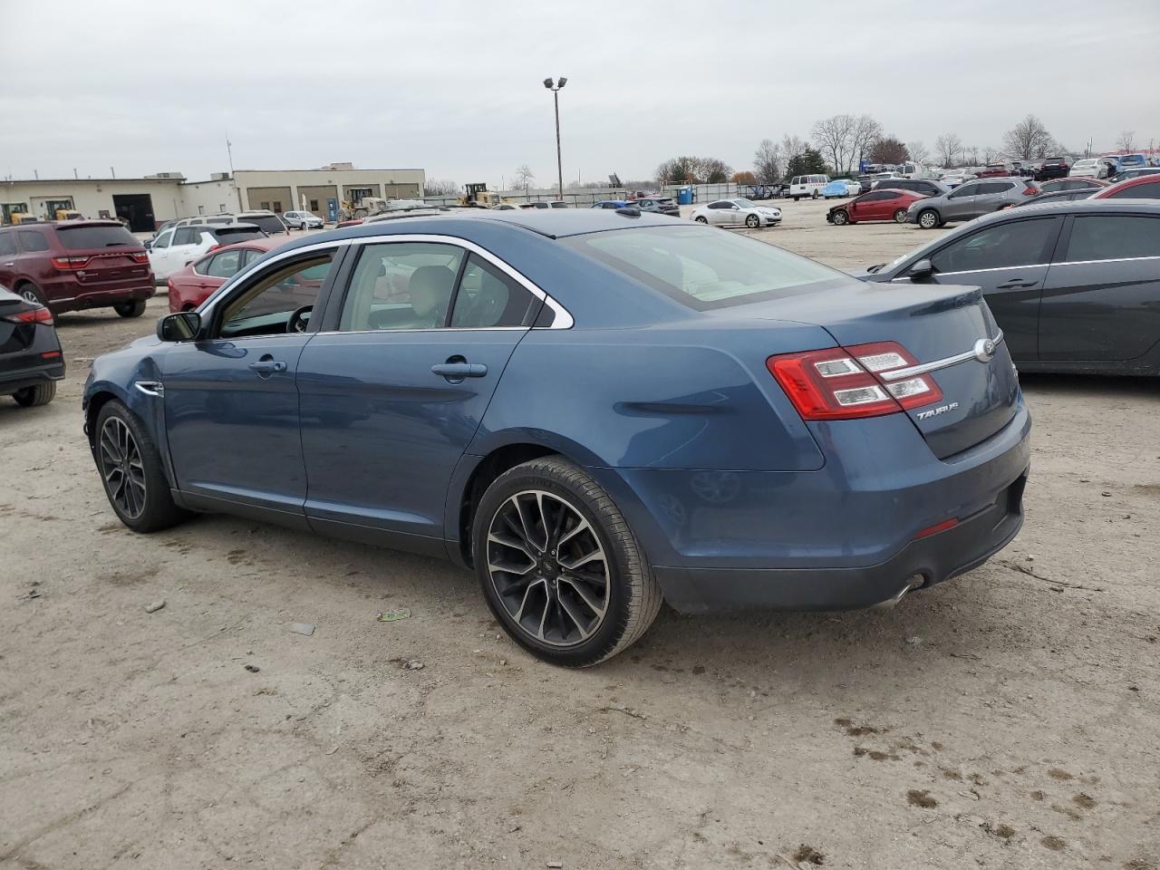 2018 Ford Taurus - Image 2