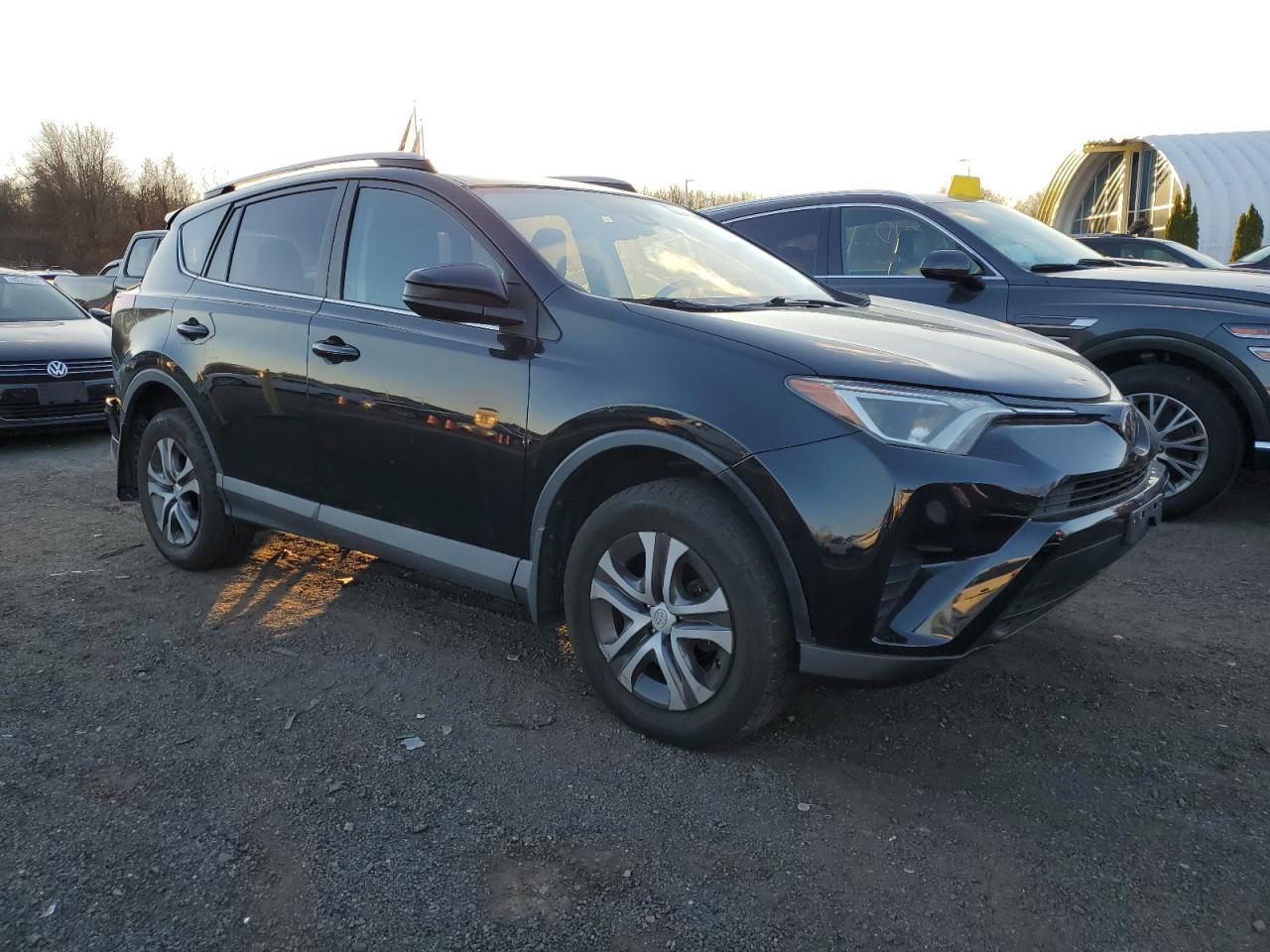 VIN 2T3BFREV8HW692211 2017 TOYOTA RAV4 no.4