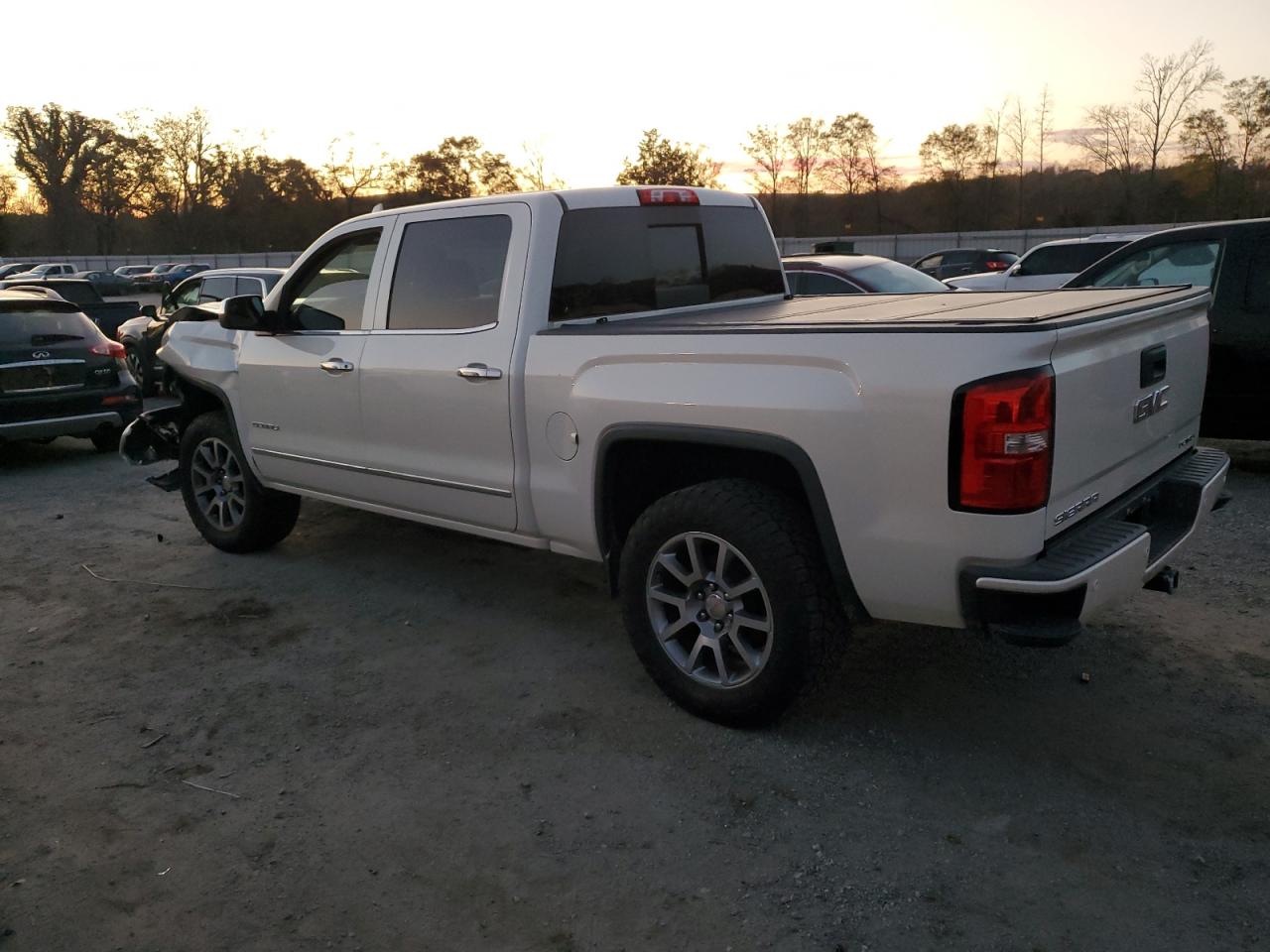 2015 GMC Sierra - Image 2