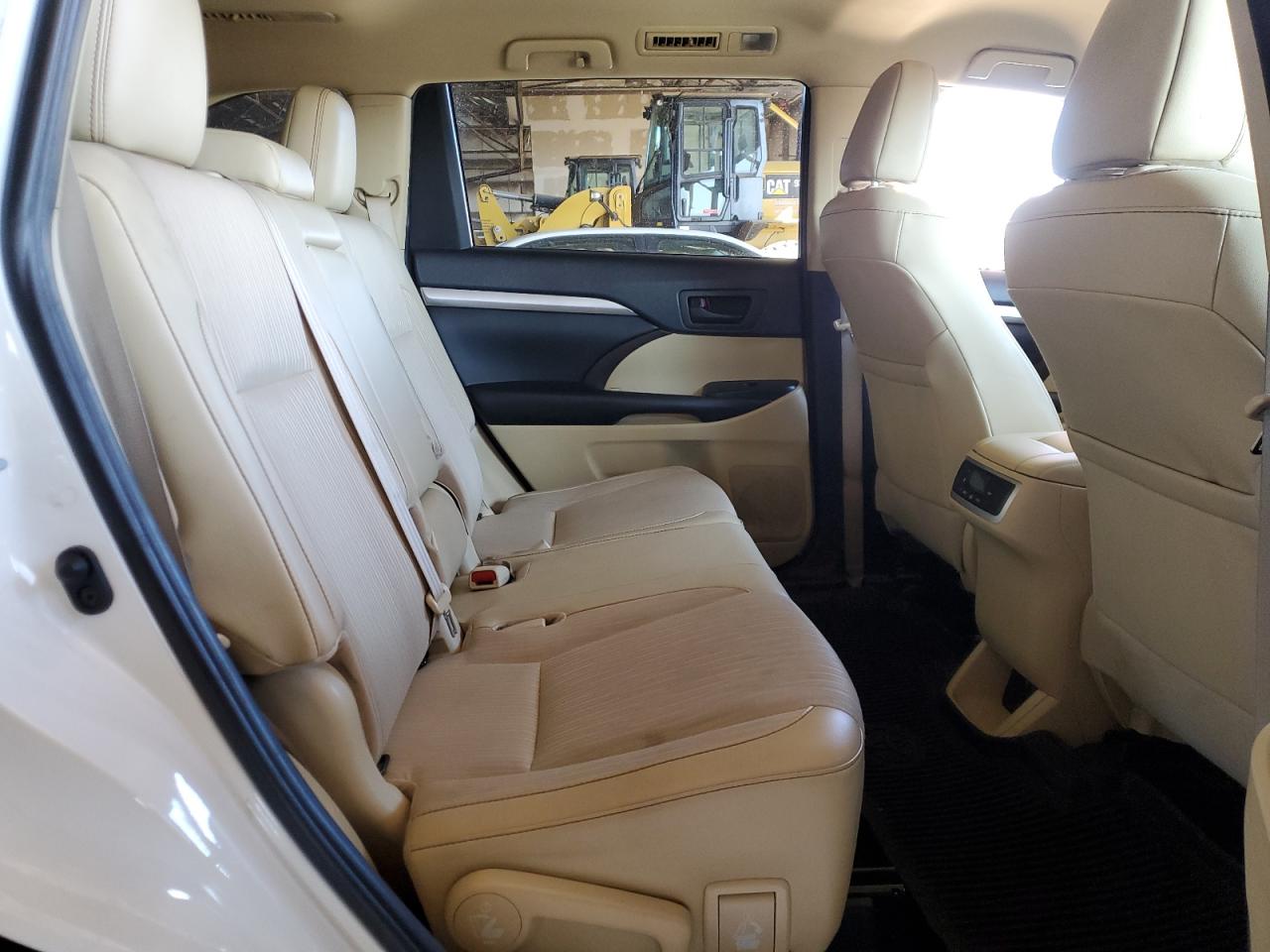 2019 Toyota Highlander - Image 11