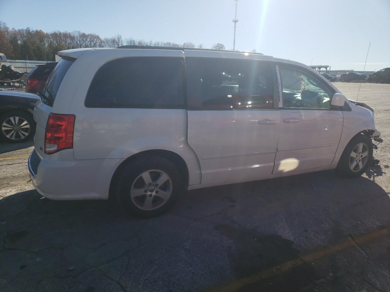 2013 Dodge Caravan - Image 3