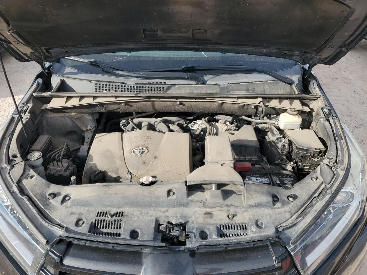 2018 Toyota Highlander - Image 12