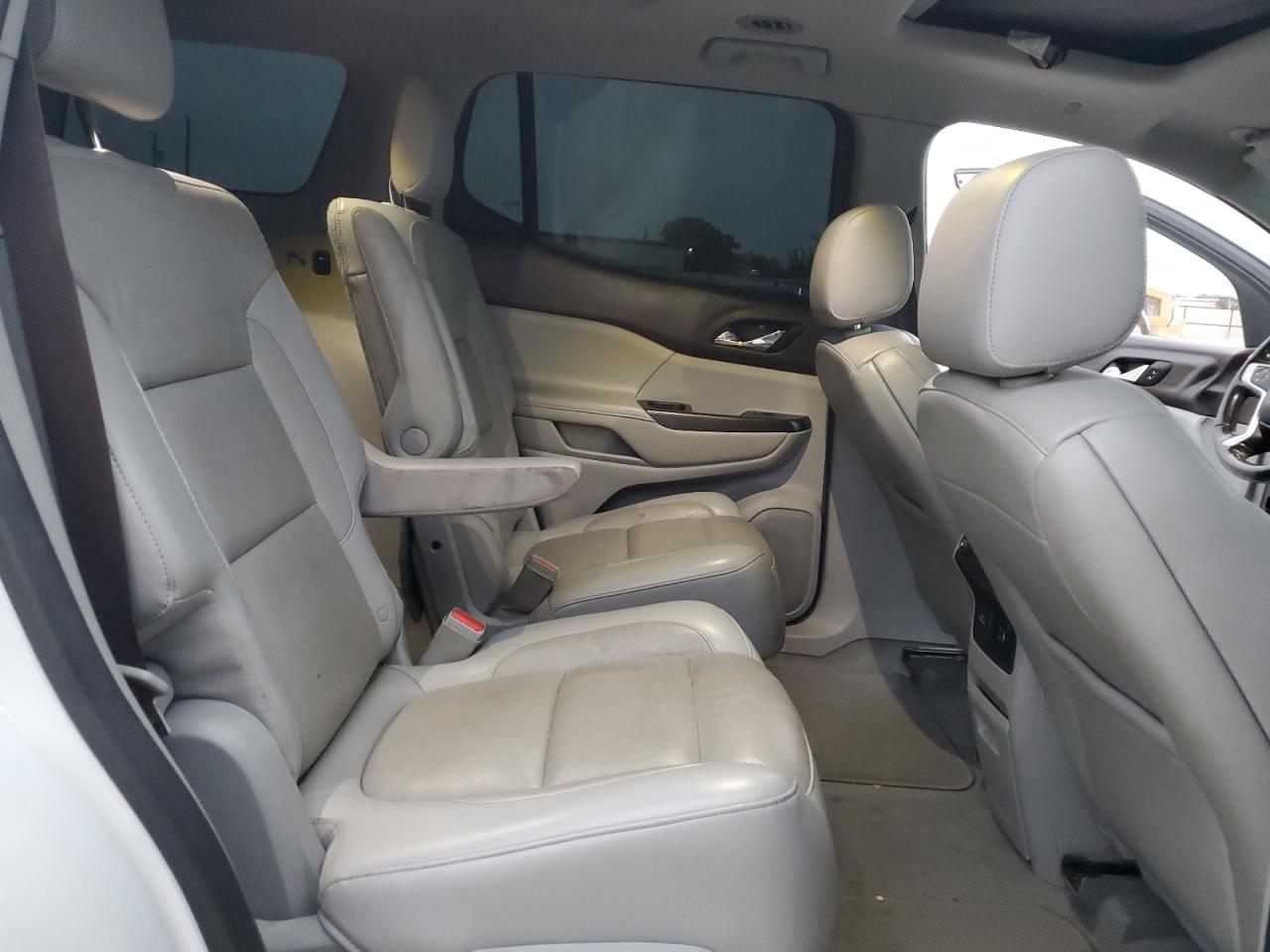 2018 GMC Acadia - Image 11