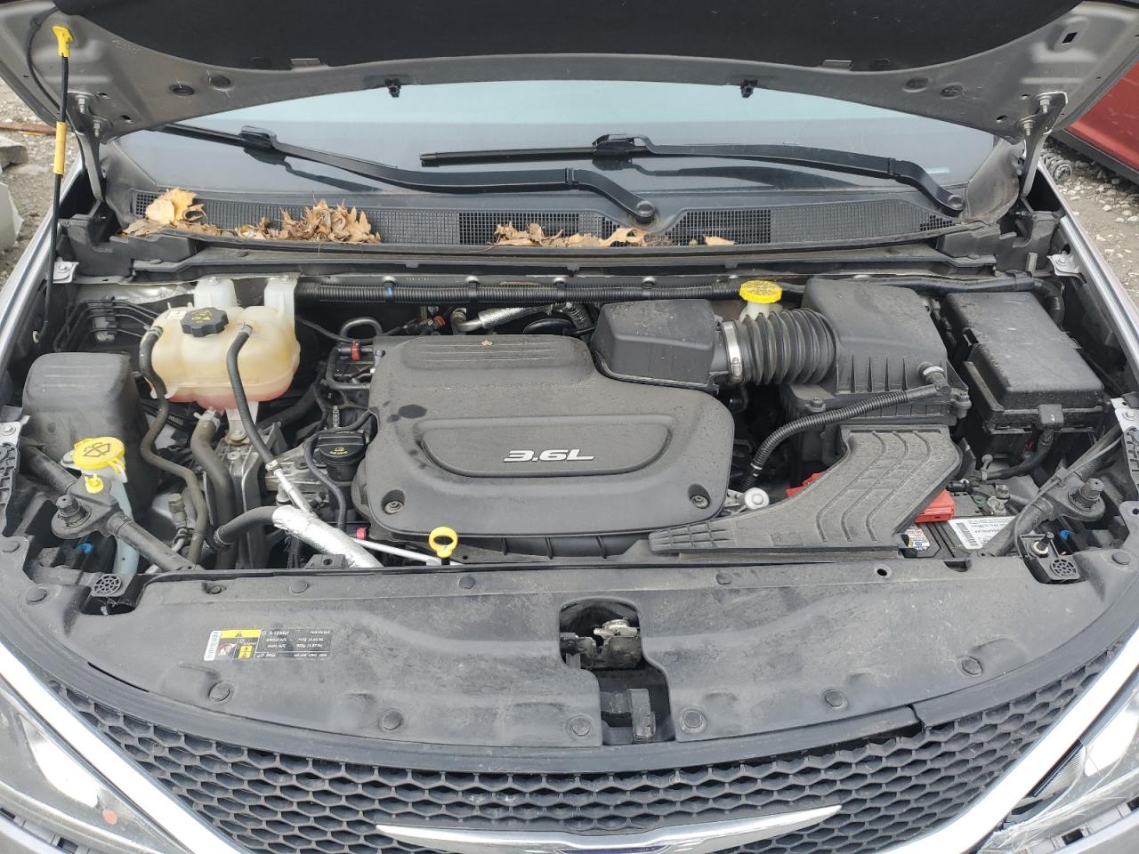 2017 Chrysler Pacifica - Image 12