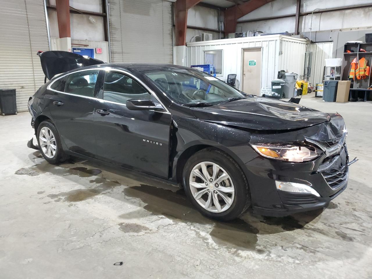 2023 Chevrolet Malibu - Image 4