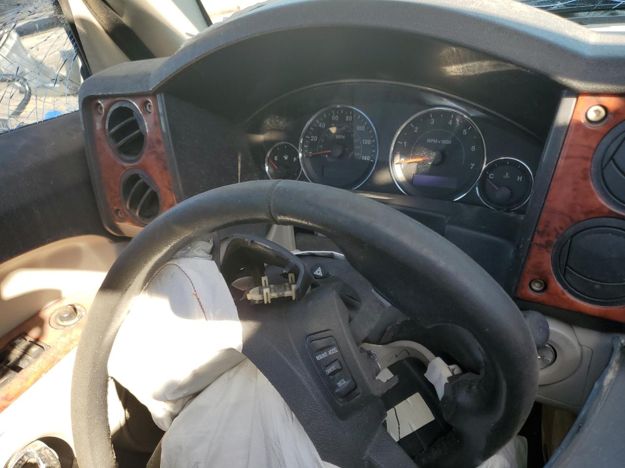 2006 Jeep Commander - Image 9