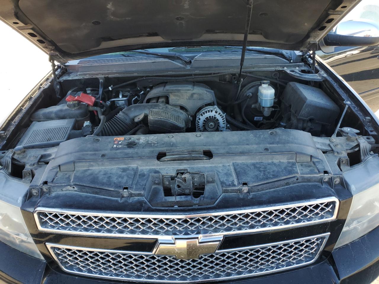 2011 Chevrolet Suburban - Image 14
