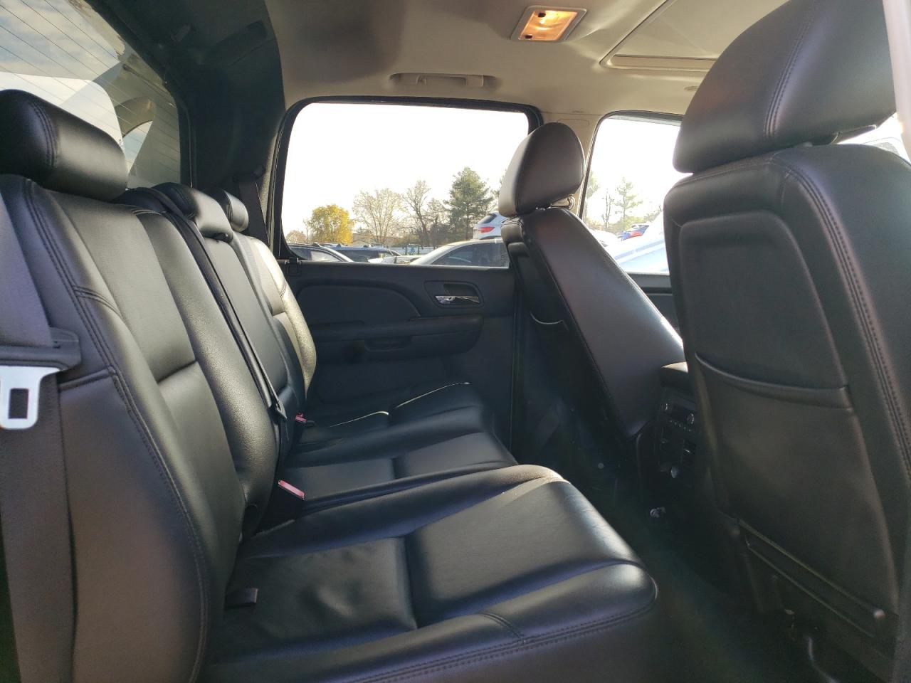 2012 Chevrolet Avalanche - Image 10