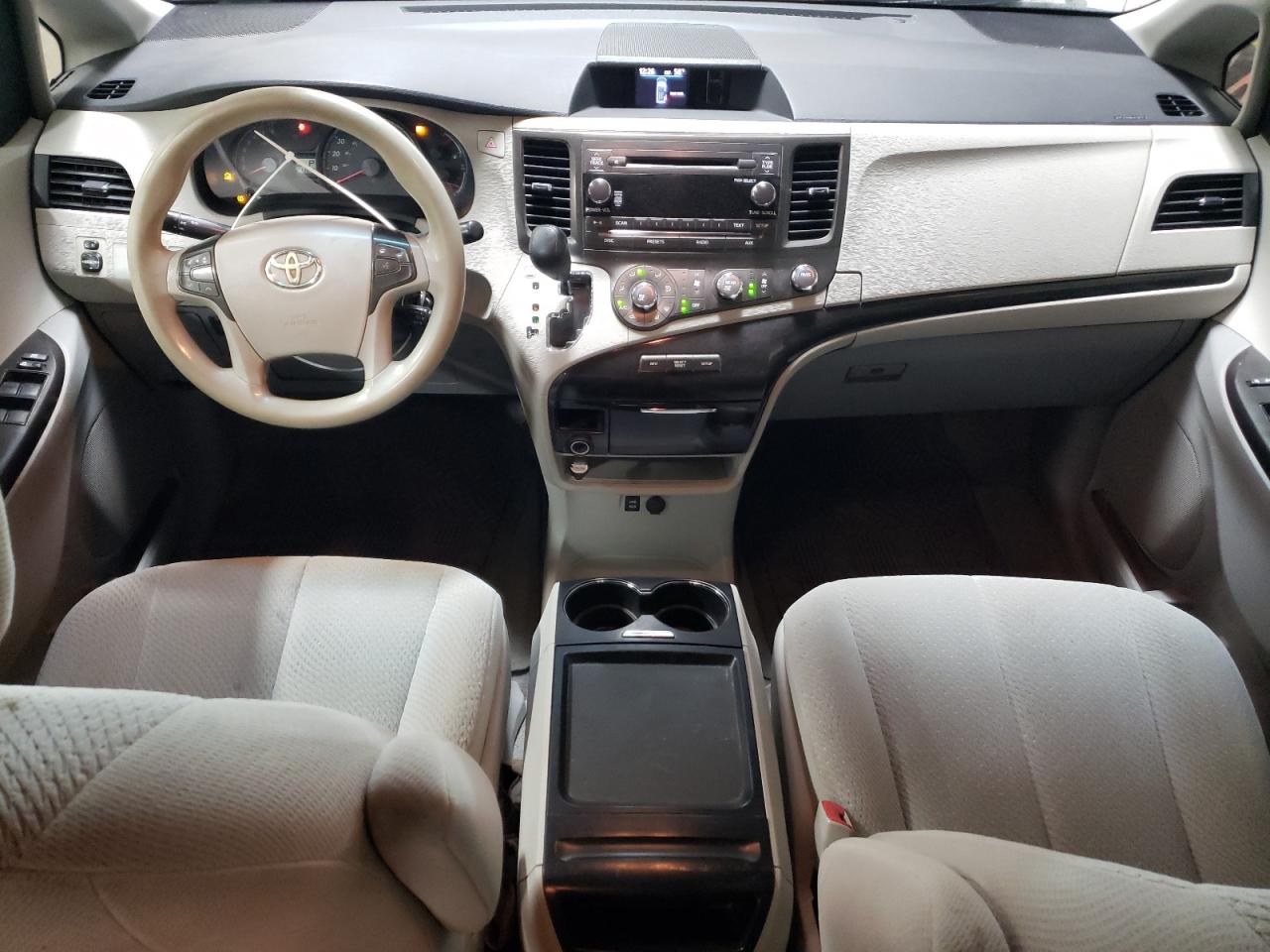 2011 Toyota Sienna - Image 8