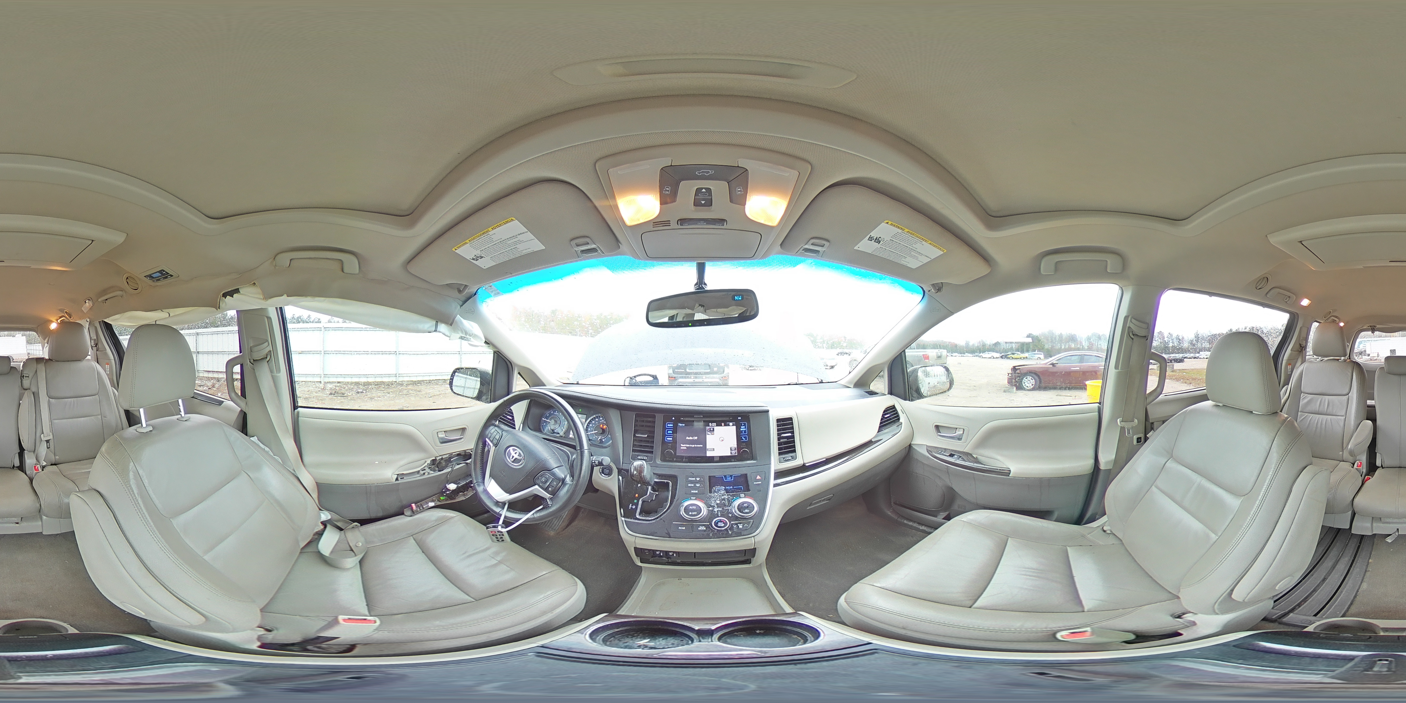 2016 Toyota Sienna - Image 14
