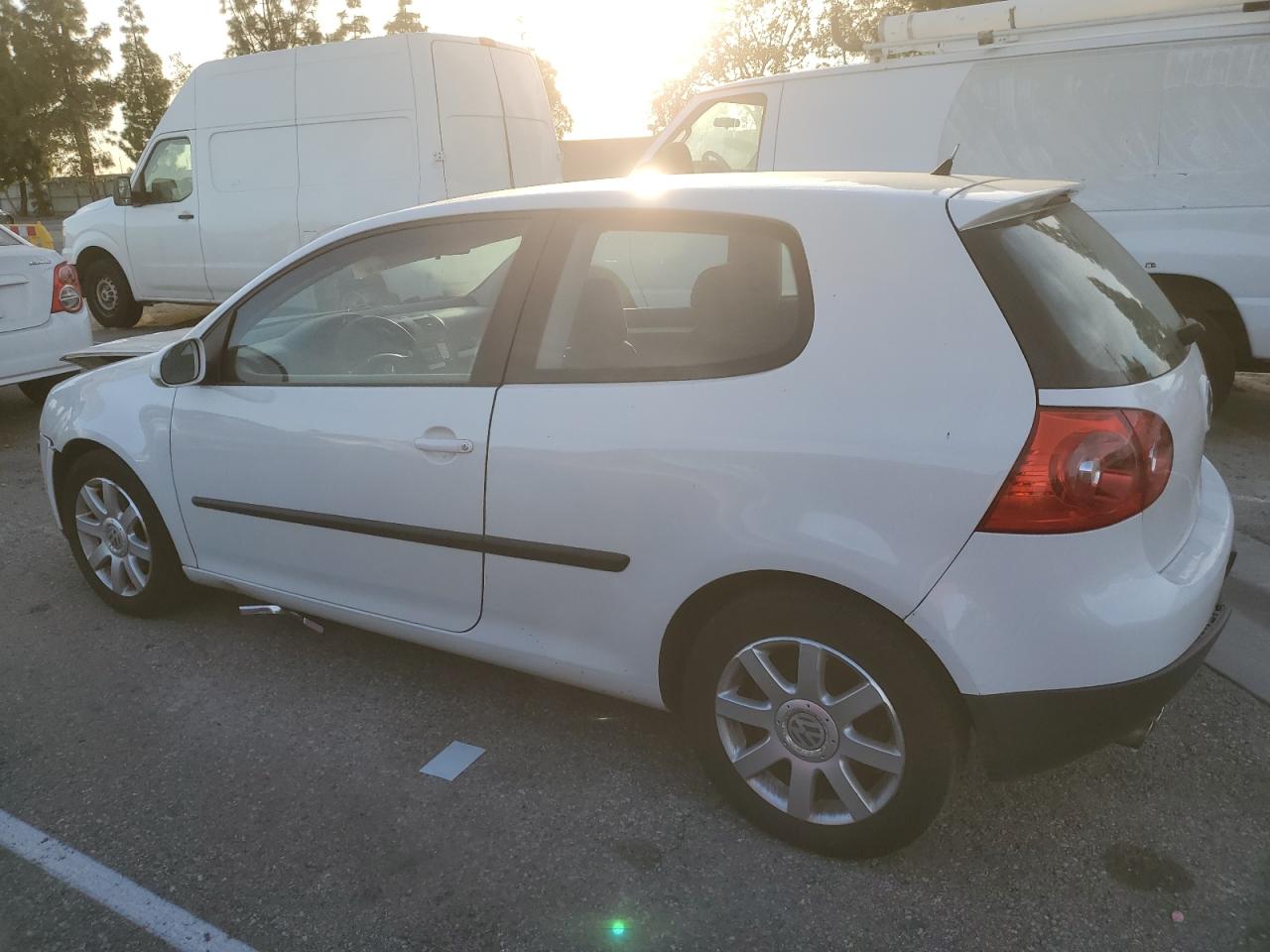 2009 Volkswagen Golf - Image 2
