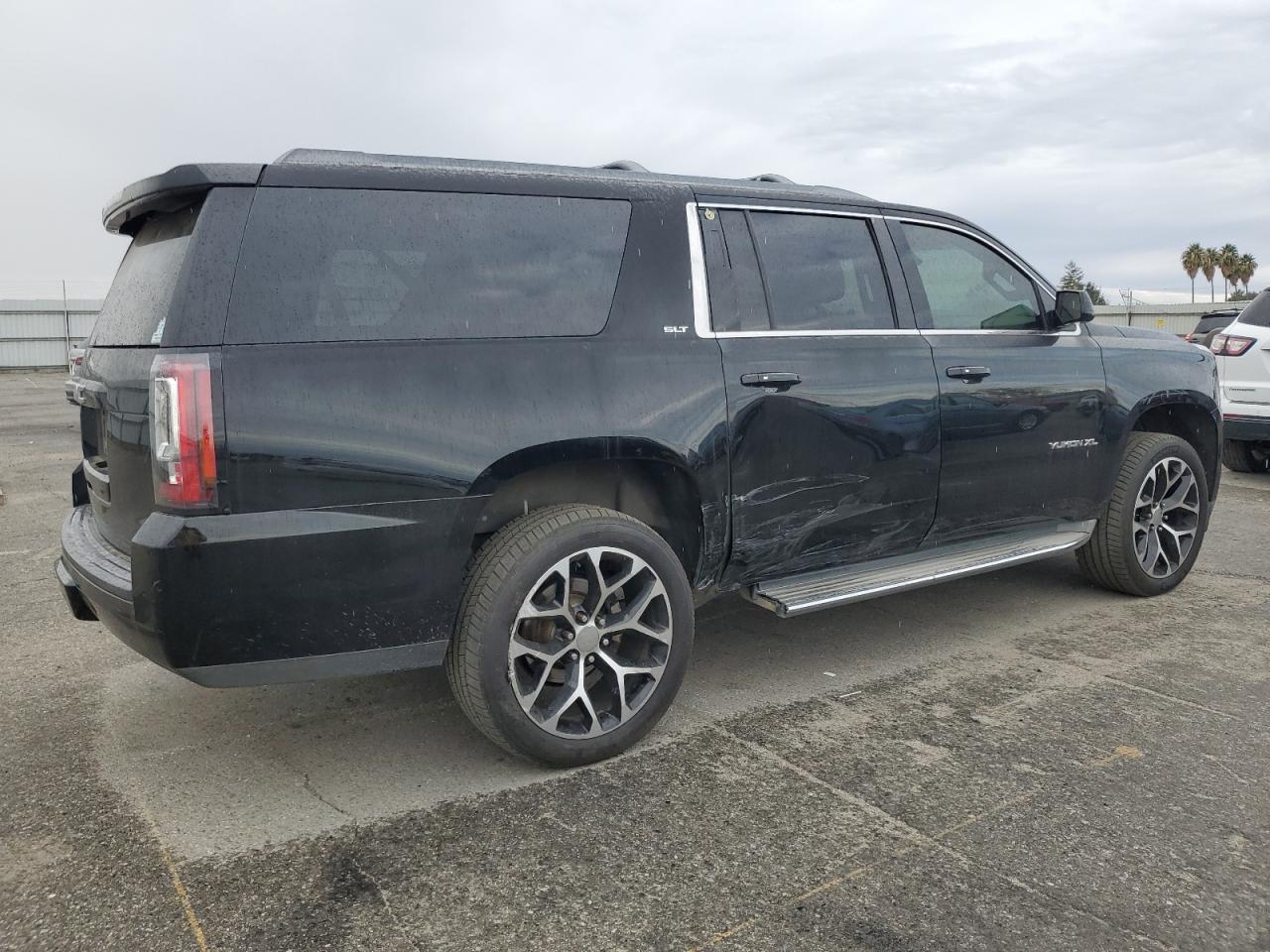 VIN 1GKS2HKC2FR521299 2015 GMC YUKON no.3