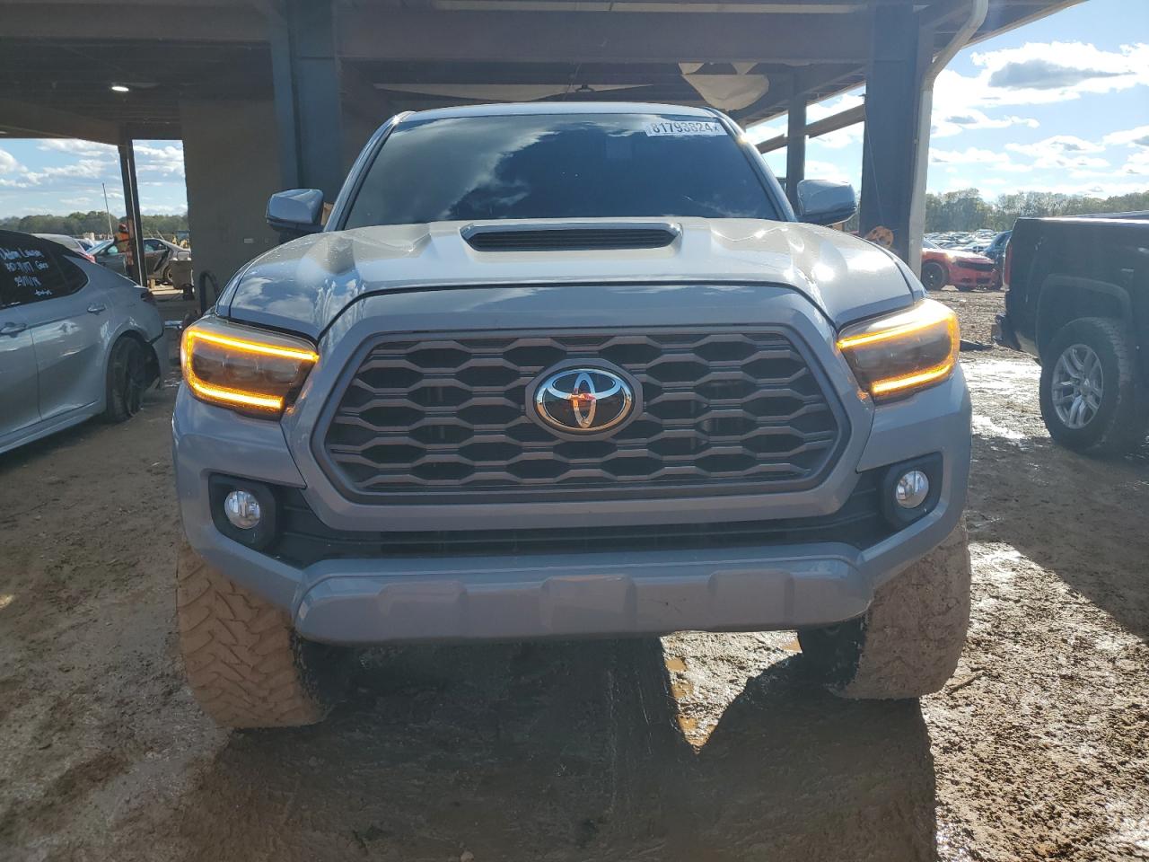 2020 Toyota Tacoma - Image 5