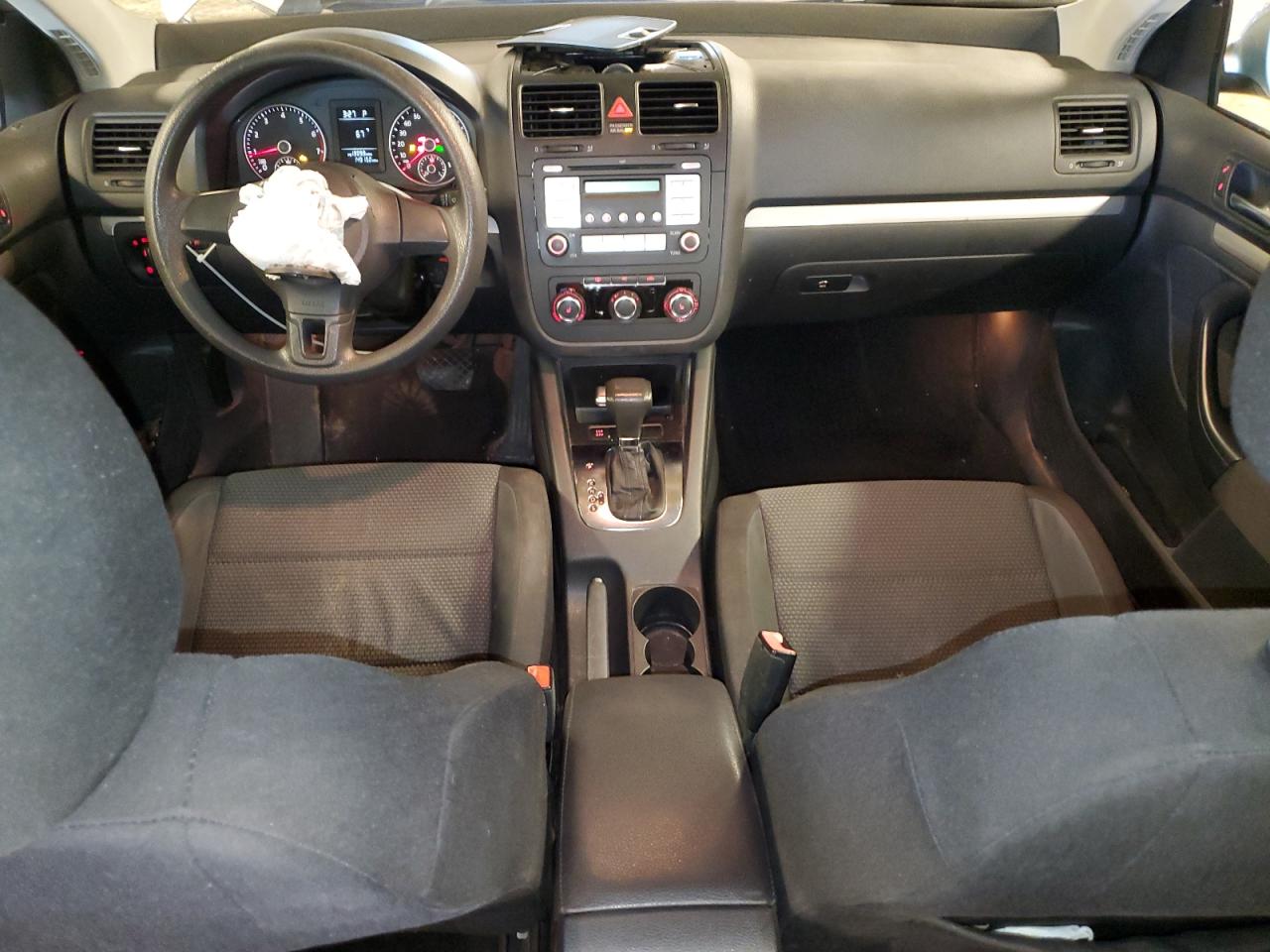 2010 Volkswagen Jetta - Image 8
