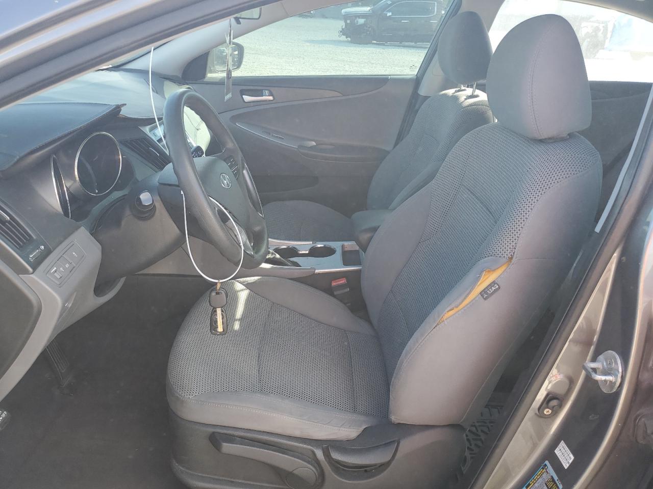 2011 Hyundai Sonata - Image 7