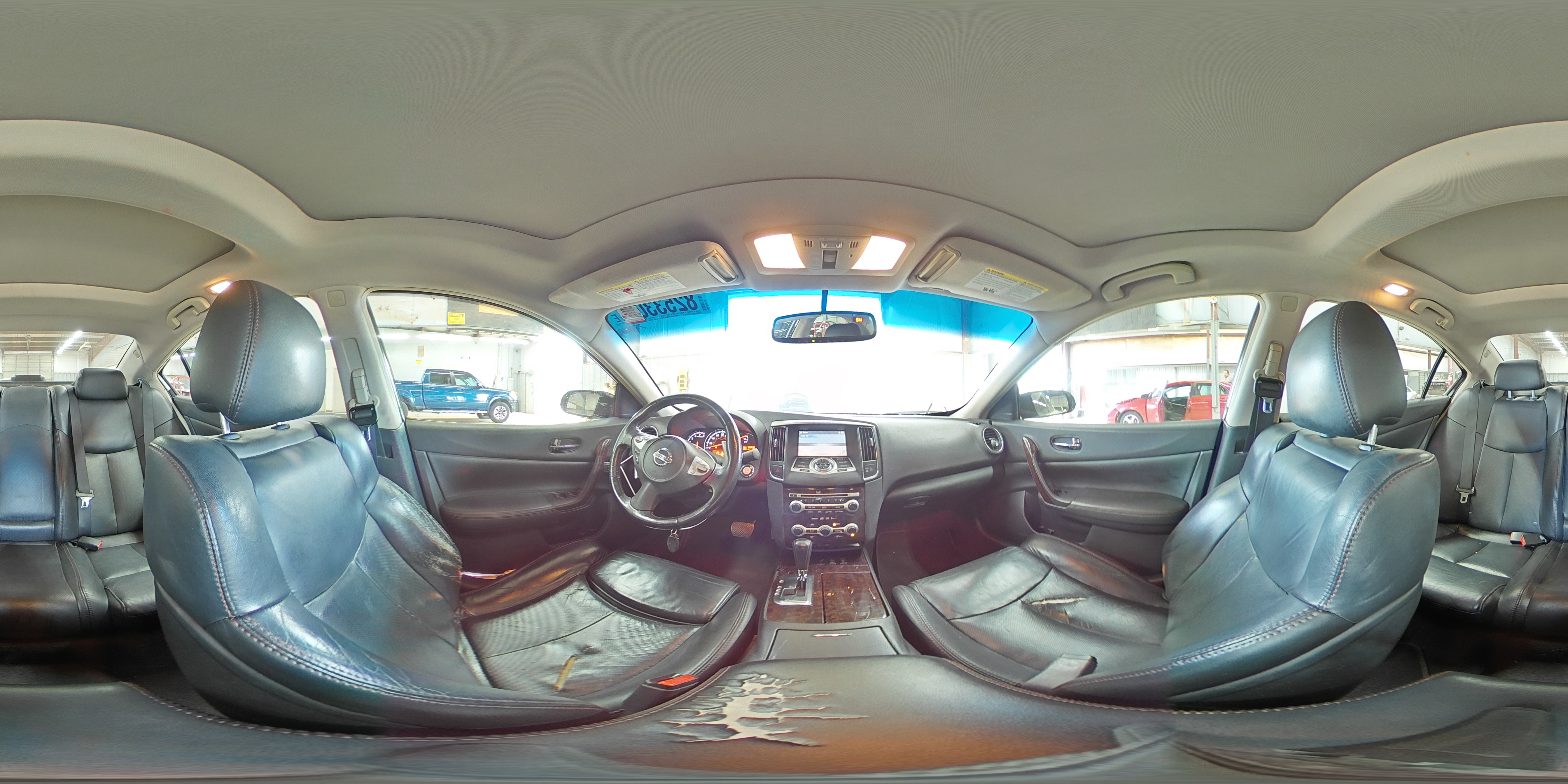 2010 Nissan Maxima - Image 13