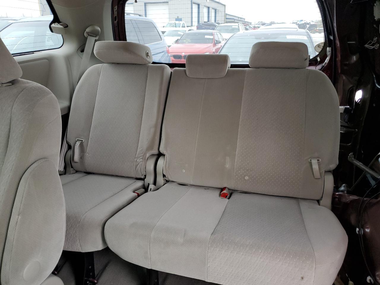 2015 Toyota Sienna - Image 10