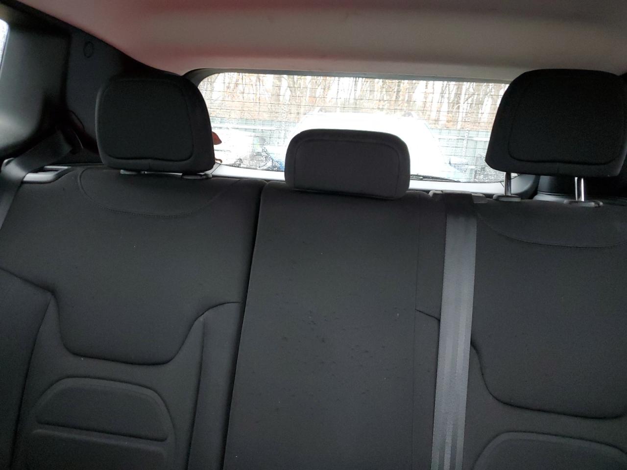2018 Jeep Renegade - Image 10