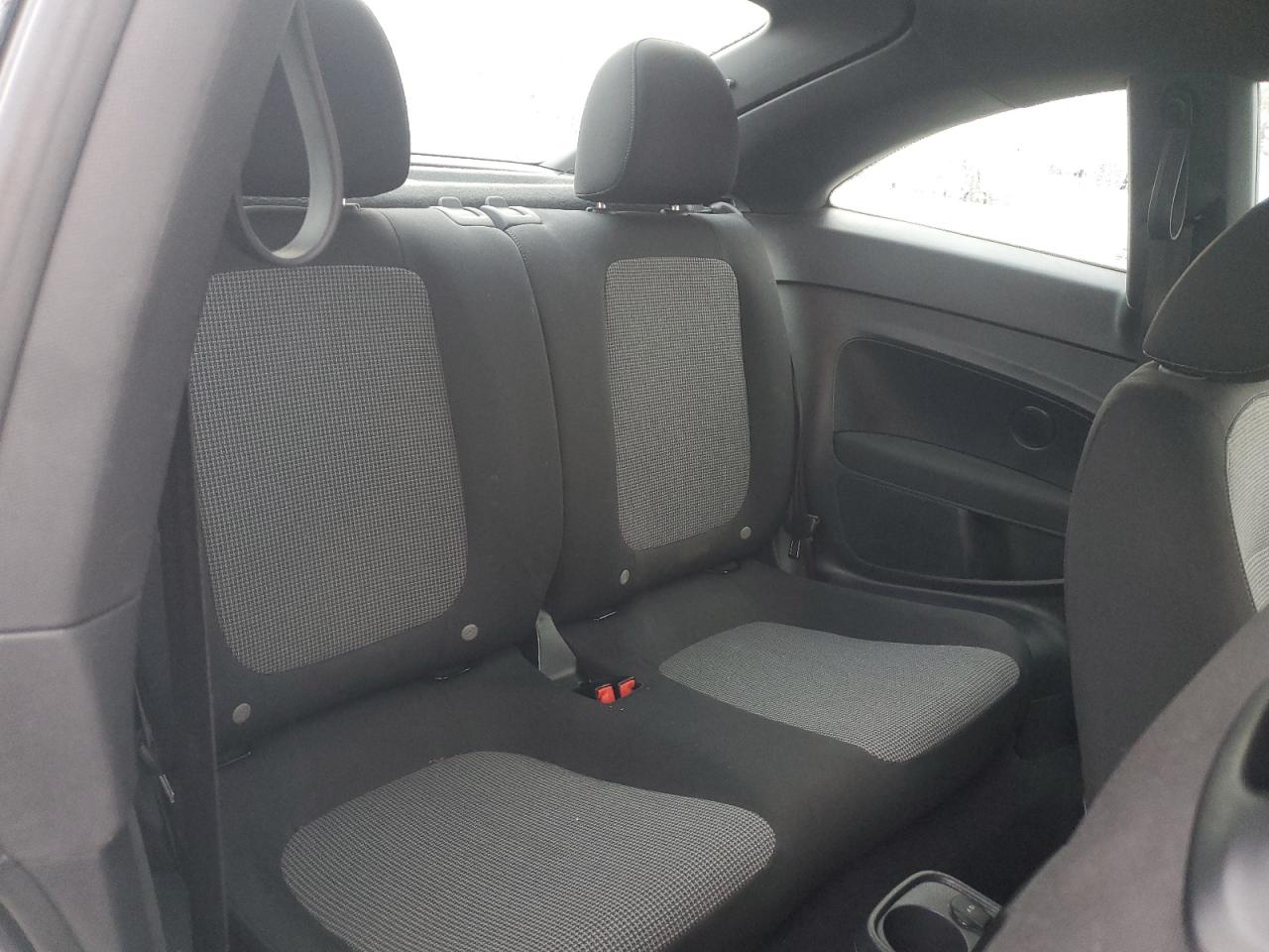 2017 Volkswagen Beetle - Image 10