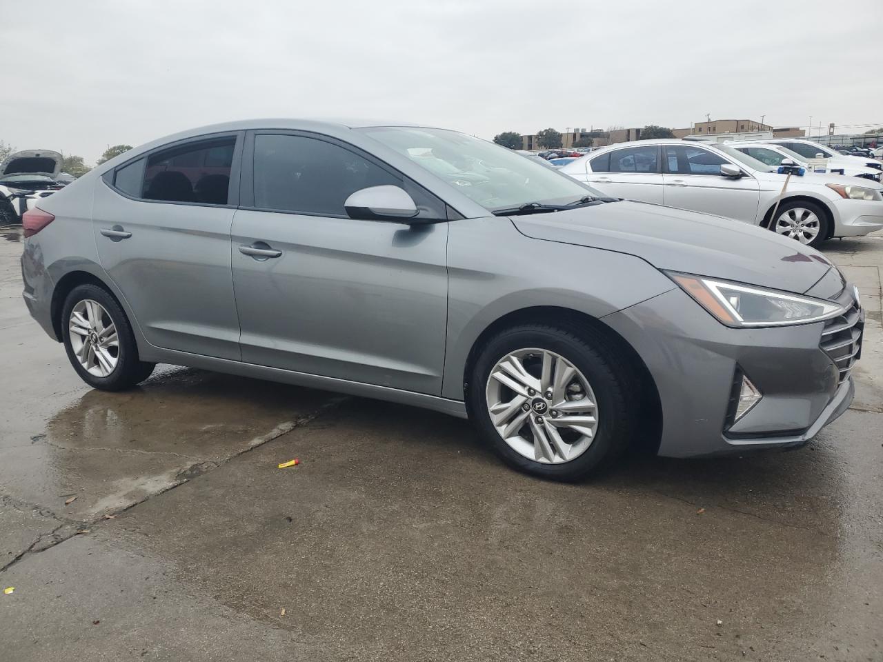 2019 Hyundai Elantra - Image 4