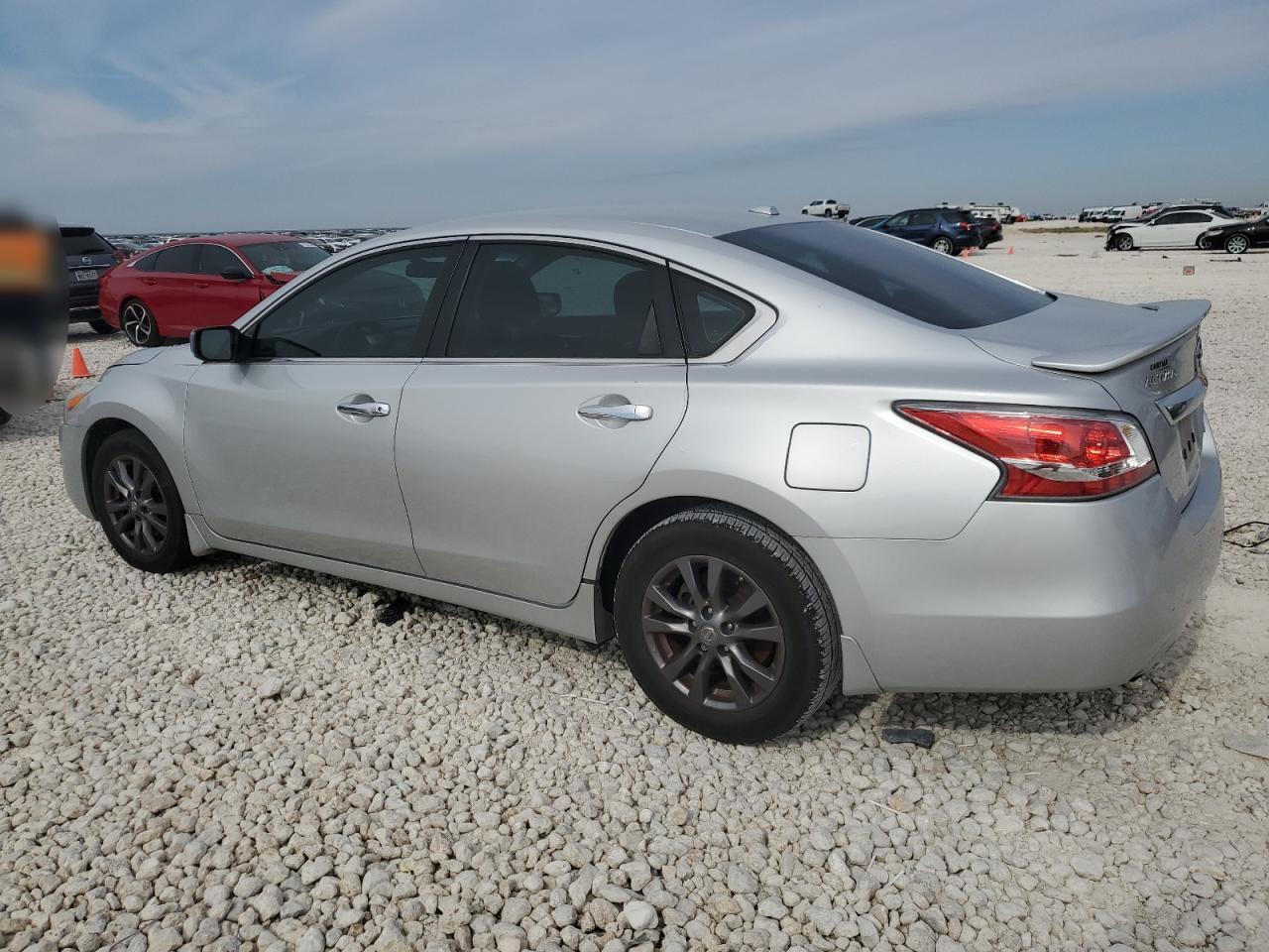 2015 Nissan Altima - Image 2
