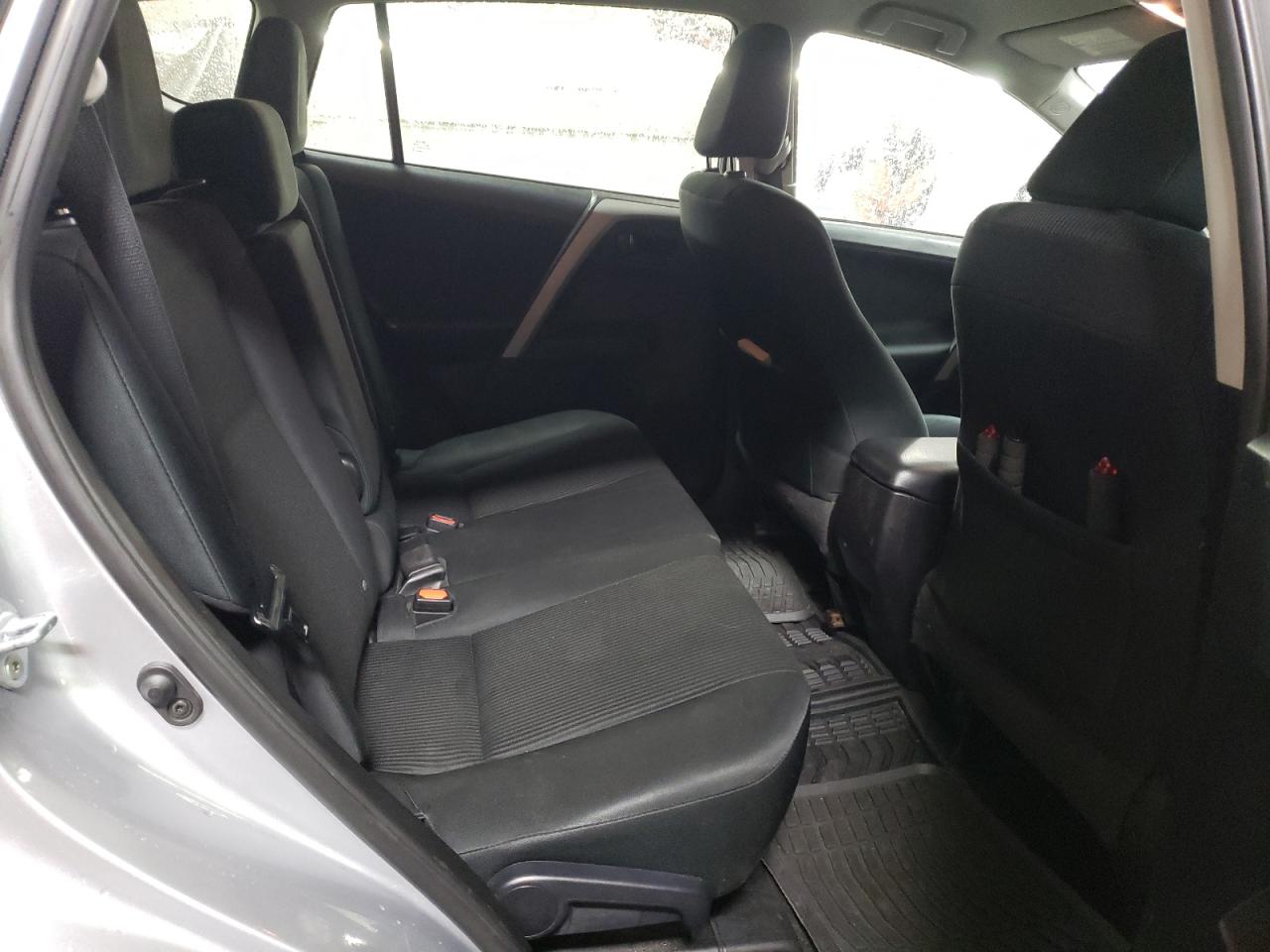 2017 Toyota RAV 4 - Image 10