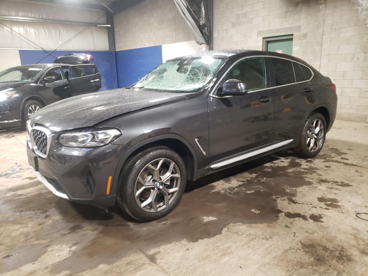 5UX33DT04N9J61802 2022 BMW X4 - Image 1