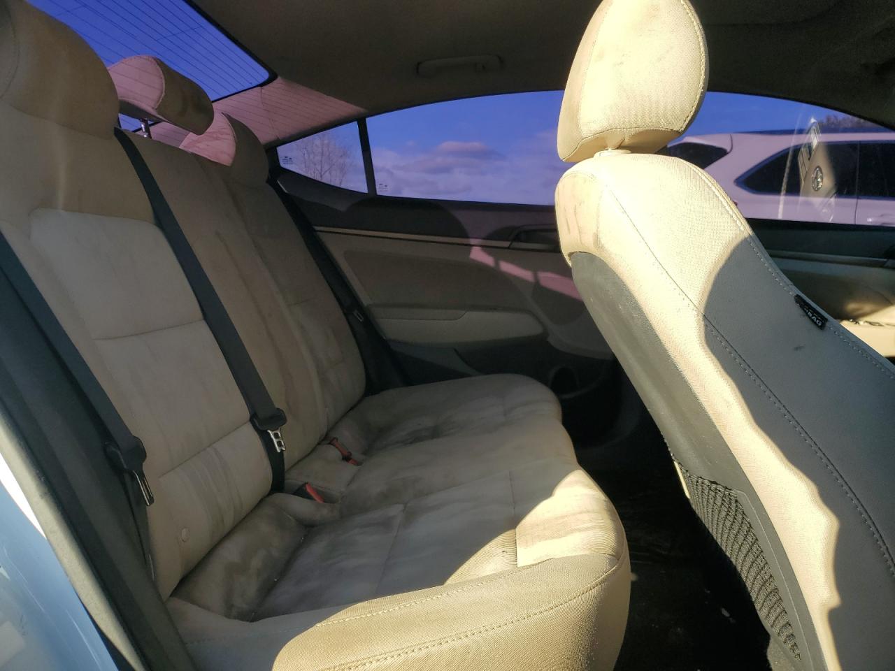 2017 Hyundai Elantra - Image 10