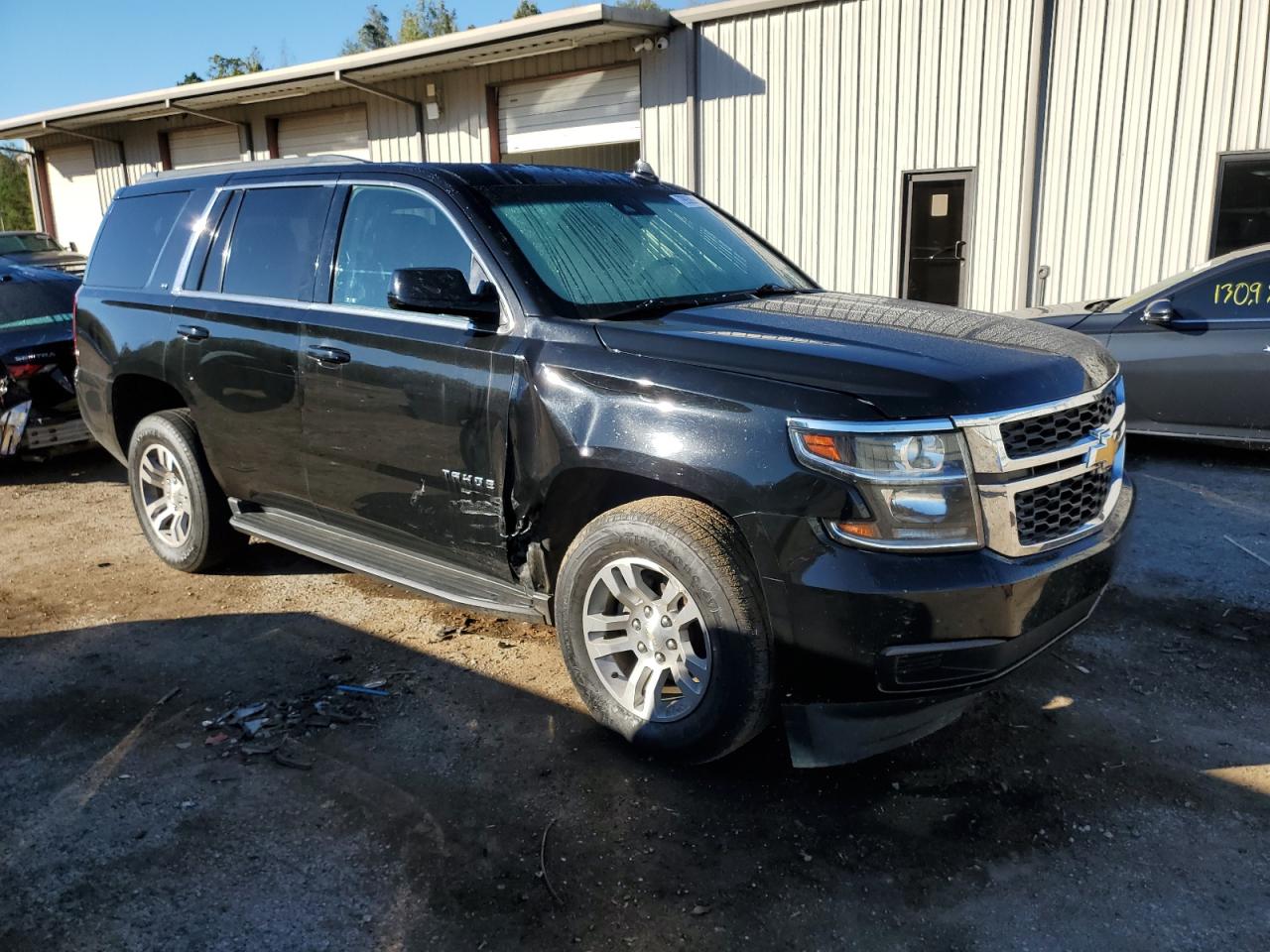 VIN 1GNSKBKC3KR313104 2019 CHEVROLET TAHOE no.4