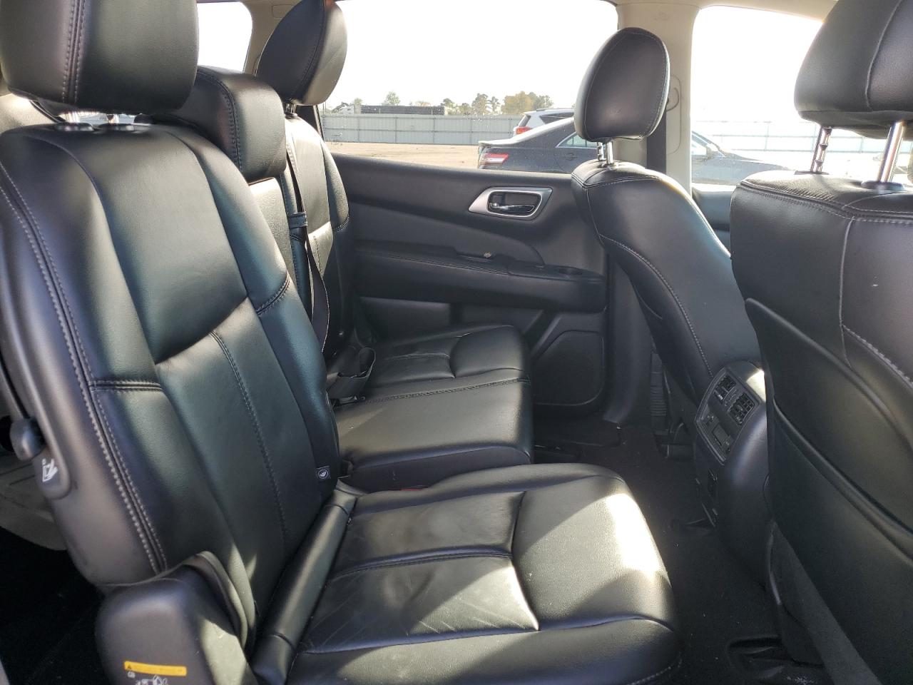 2016 Nissan Pathfinder - Image 11