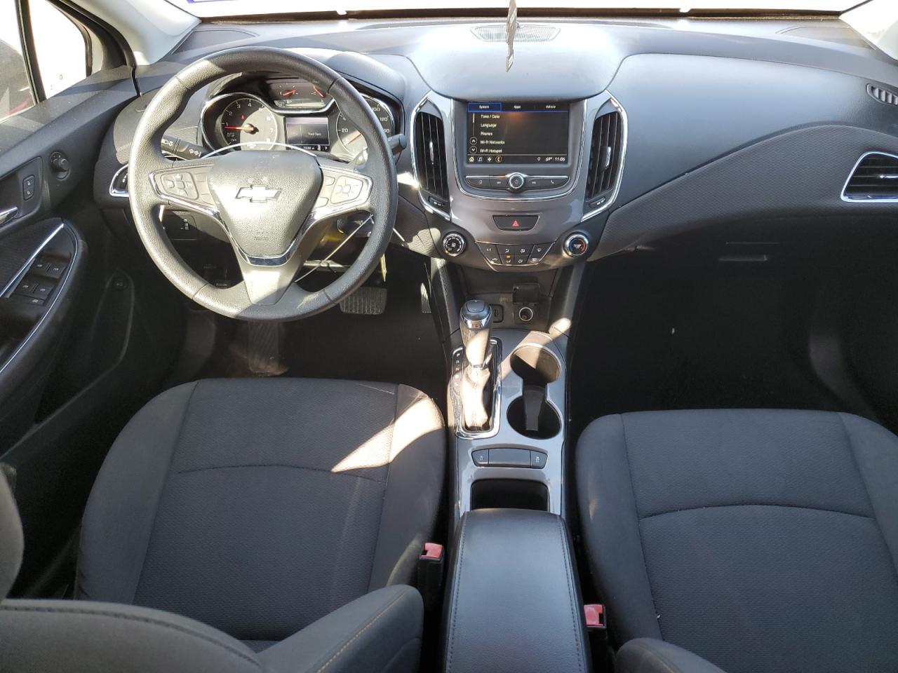 2019 Chevrolet Cruze - Image 8