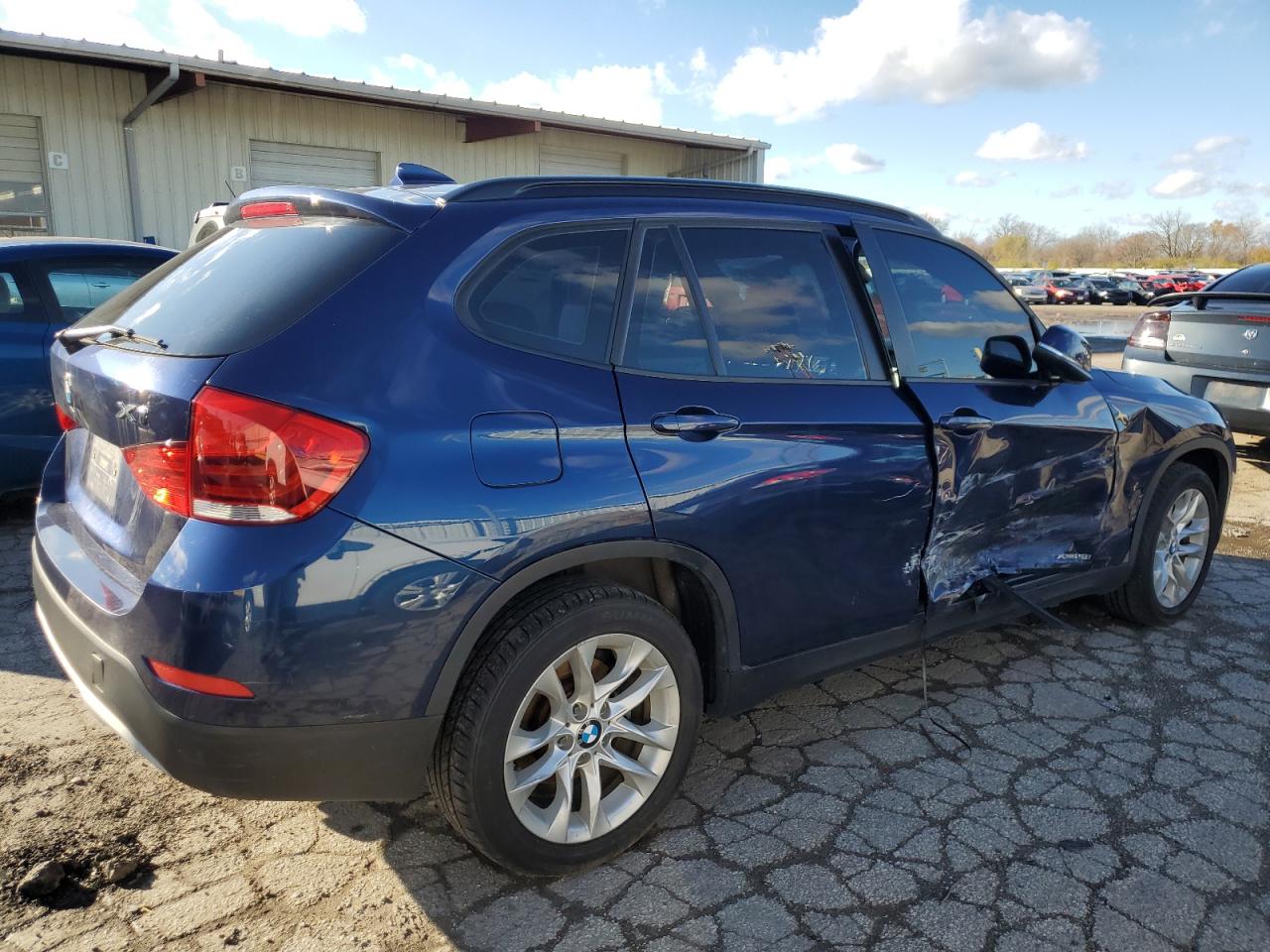 VIN WBAVL1C5XFVY38555 2015 BMW X1 no.3