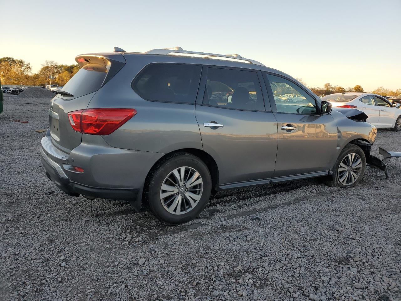 2020 Nissan Pathfinder - Image 3