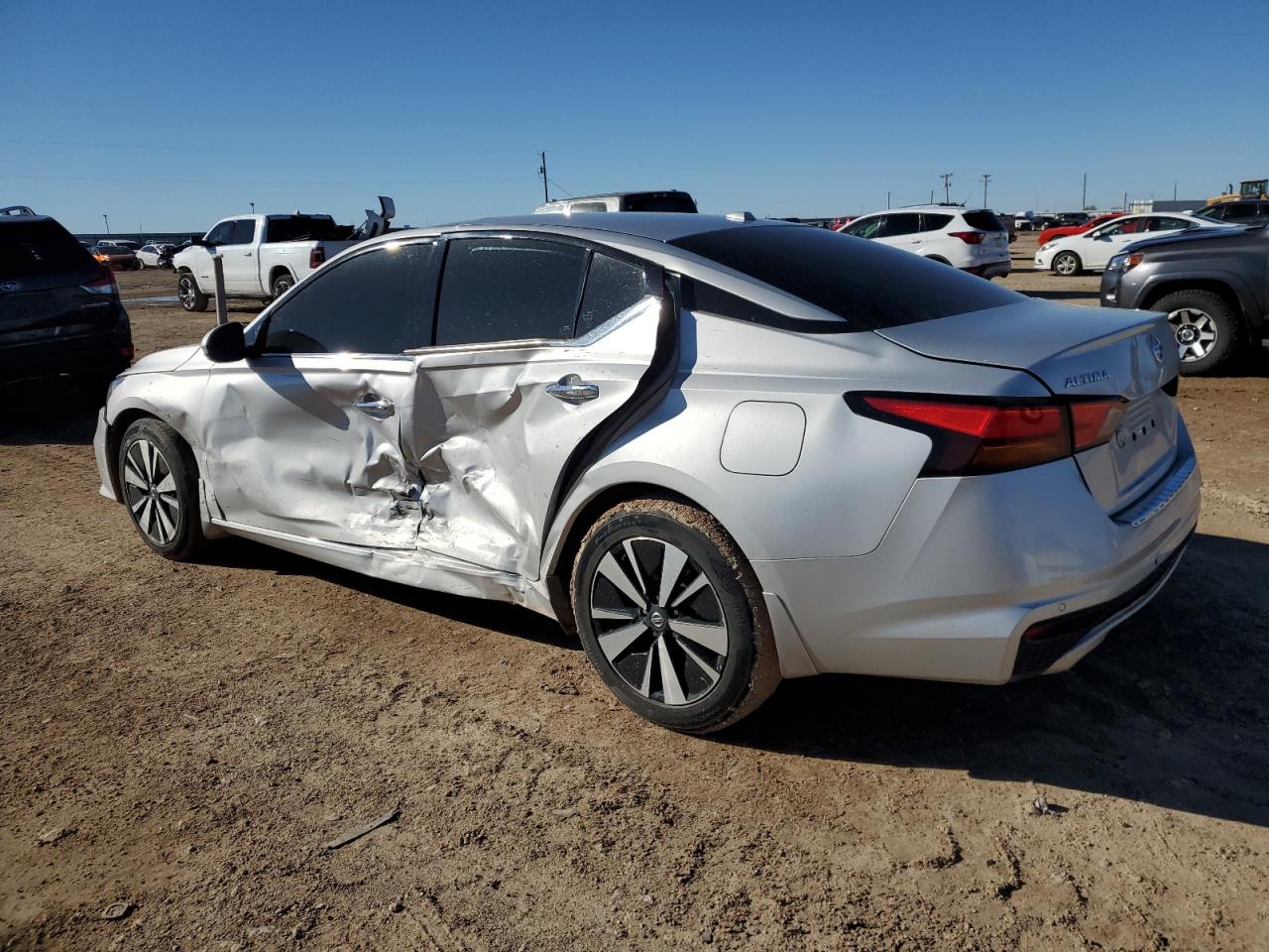 2020 Nissan Altima - Image 2