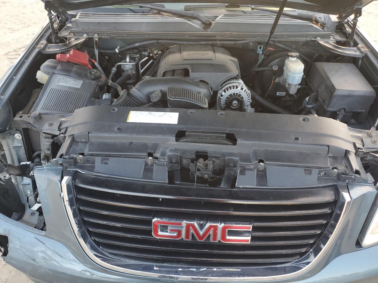 2010 GMC Yukon - Image 12