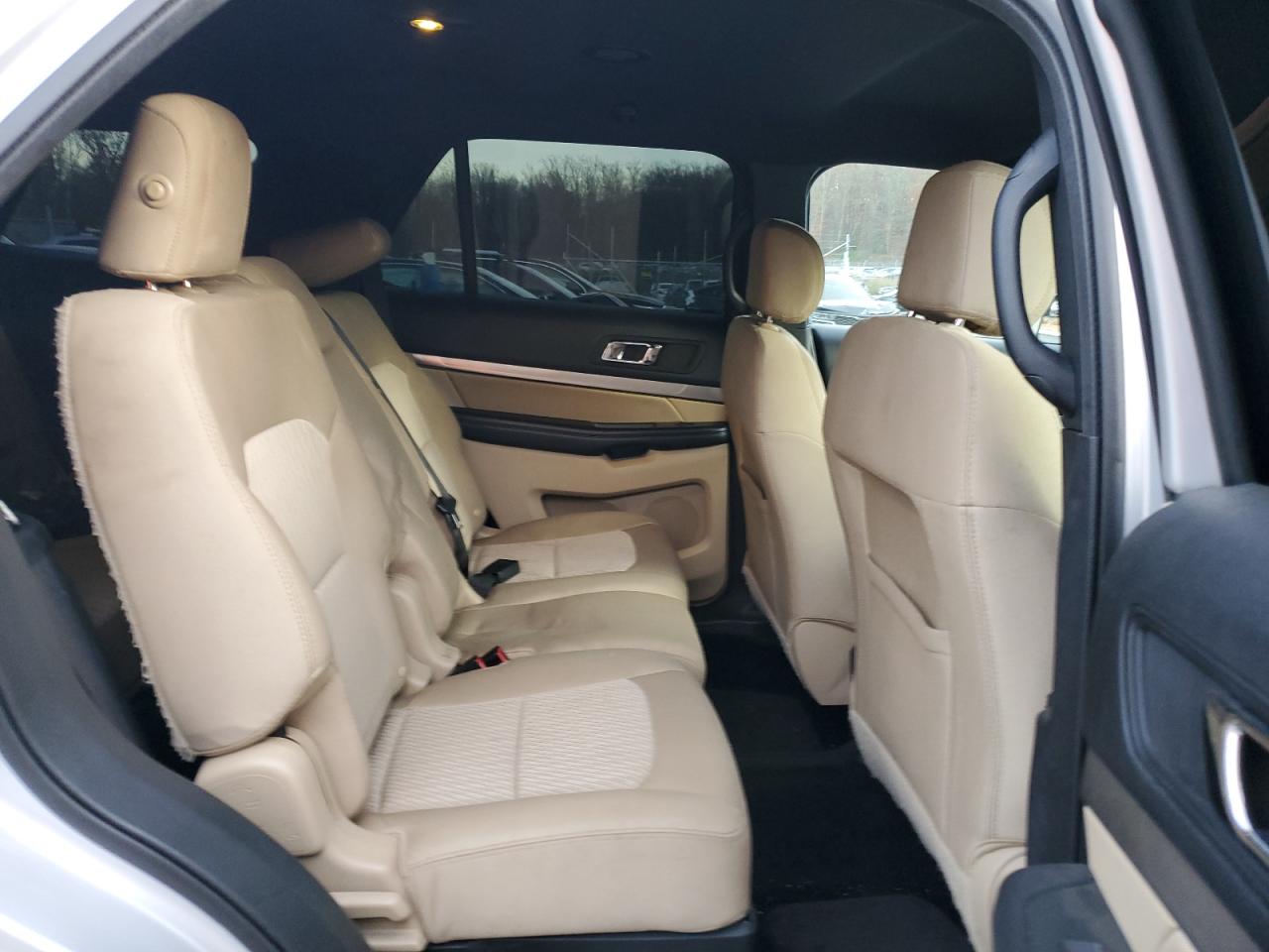 2017 Ford Explorer - Image 11