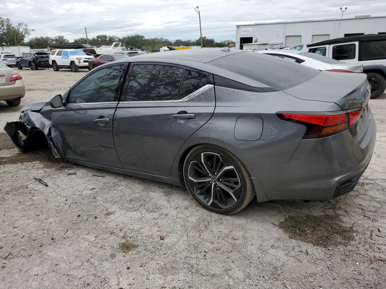 2024 Nissan Altima - Image 2
