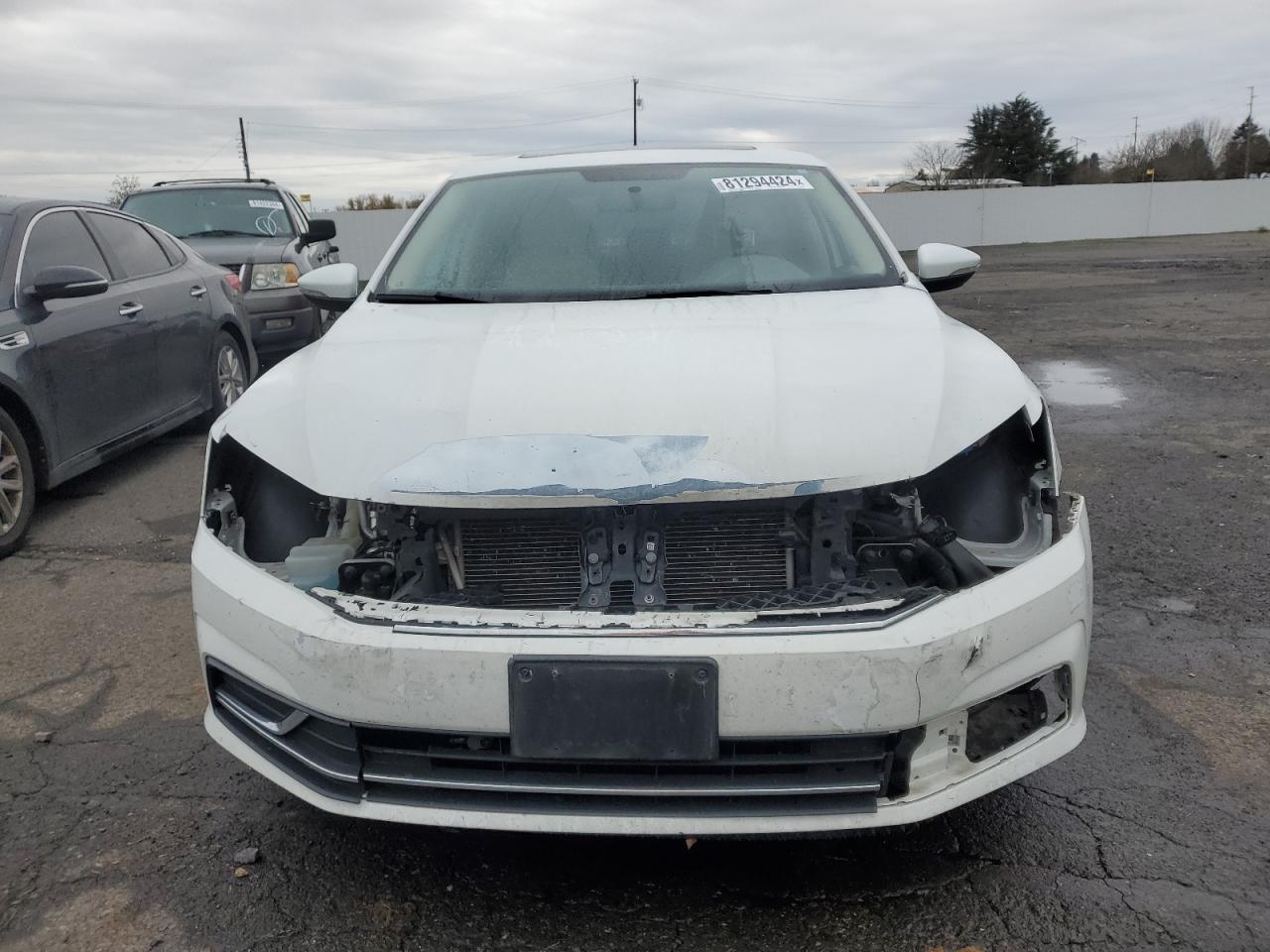 2017 Volkswagen Passat - Image 5