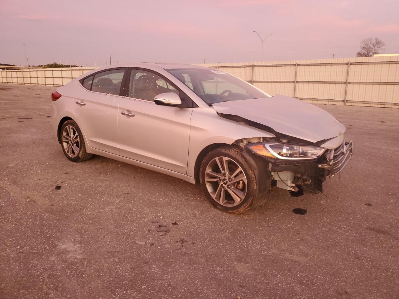 2017 Hyundai Elantra - Image 4