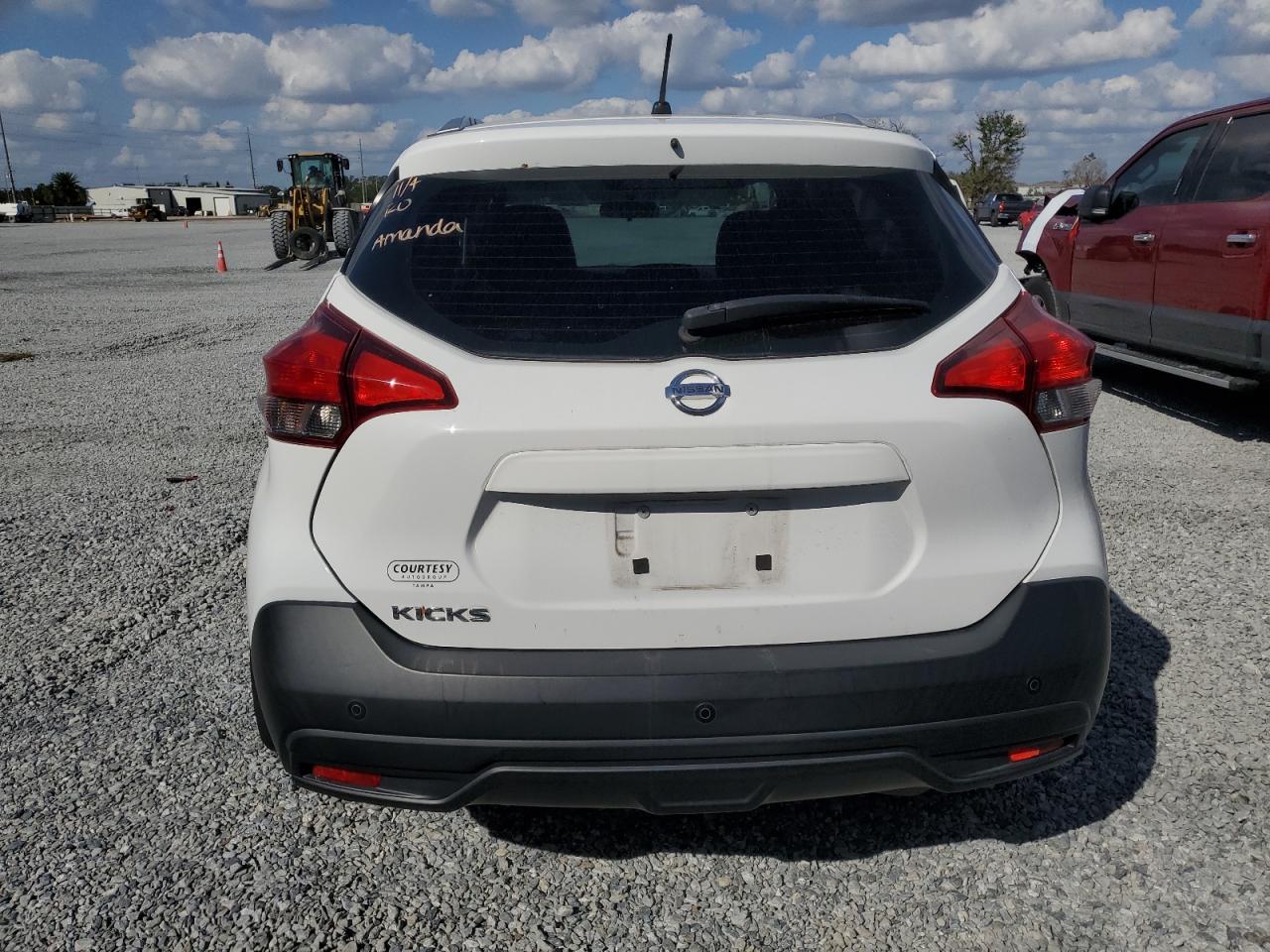 2018 Nissan Kicks S VIN: 3N1CP5CU5JL536826 Lot: 80082194