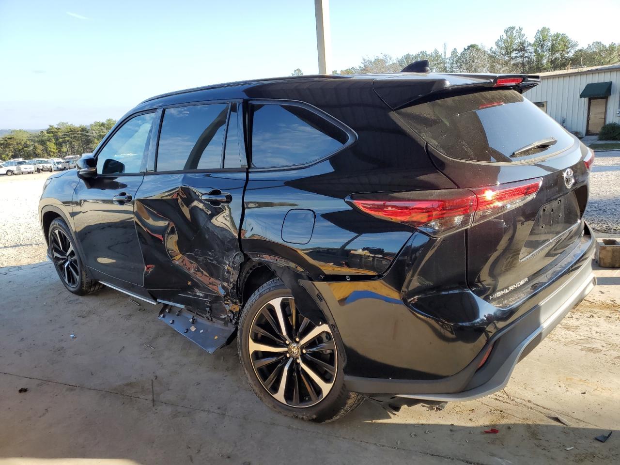 2021 Toyota Highlander - Image 2