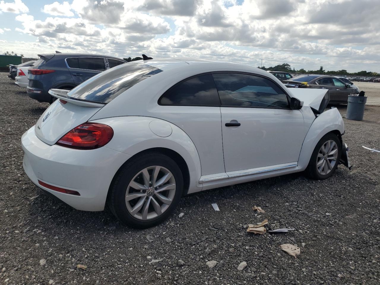 2017 Volkswagen Beetle - Image 3