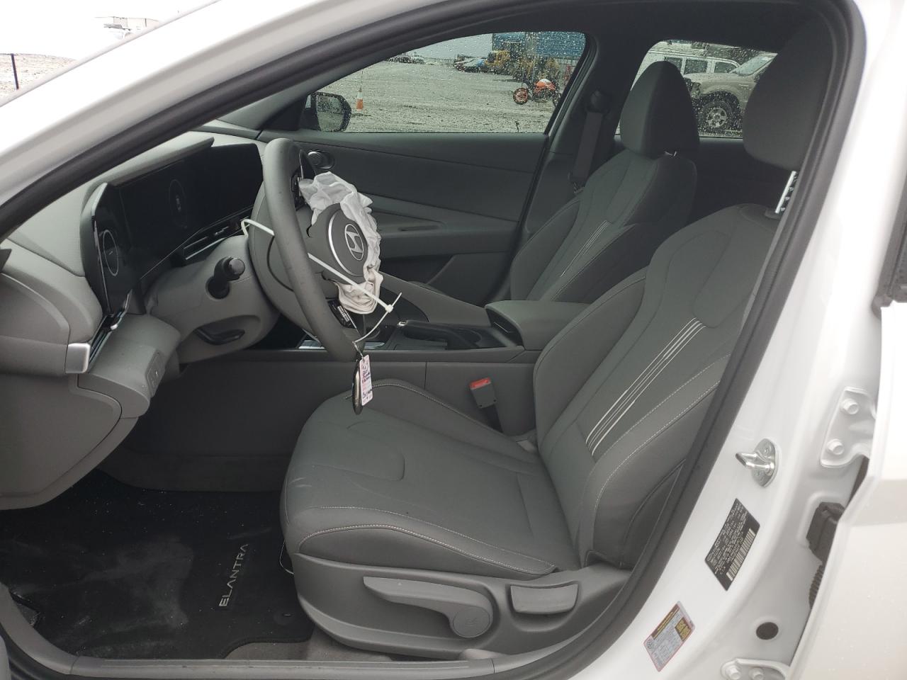 2024 Hyundai Elantra - Image 7