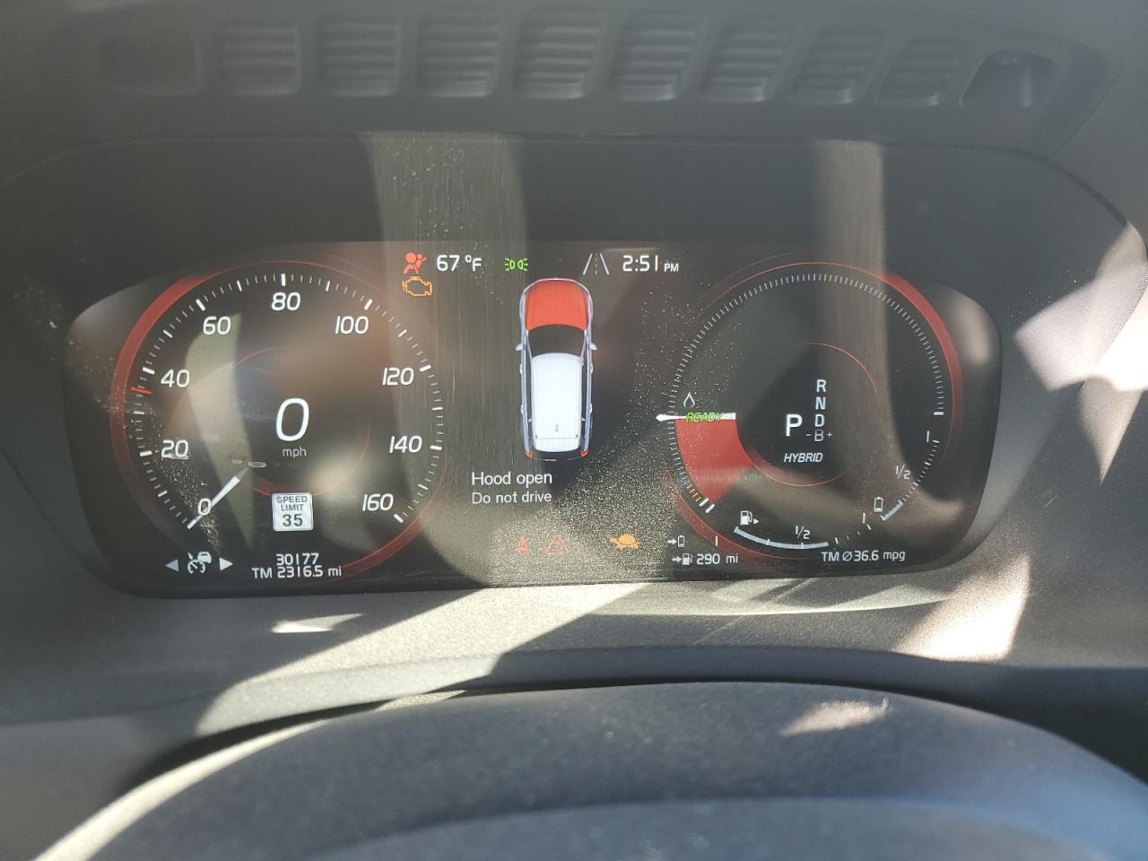 2022 Volvo XC90 - Image 9