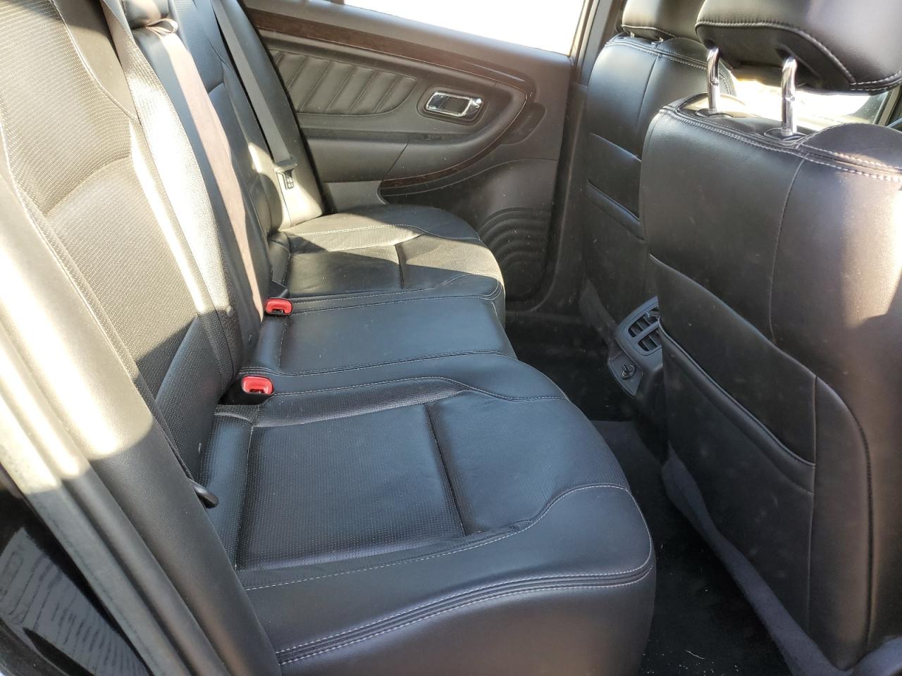 2016 Ford Taurus - Image 11