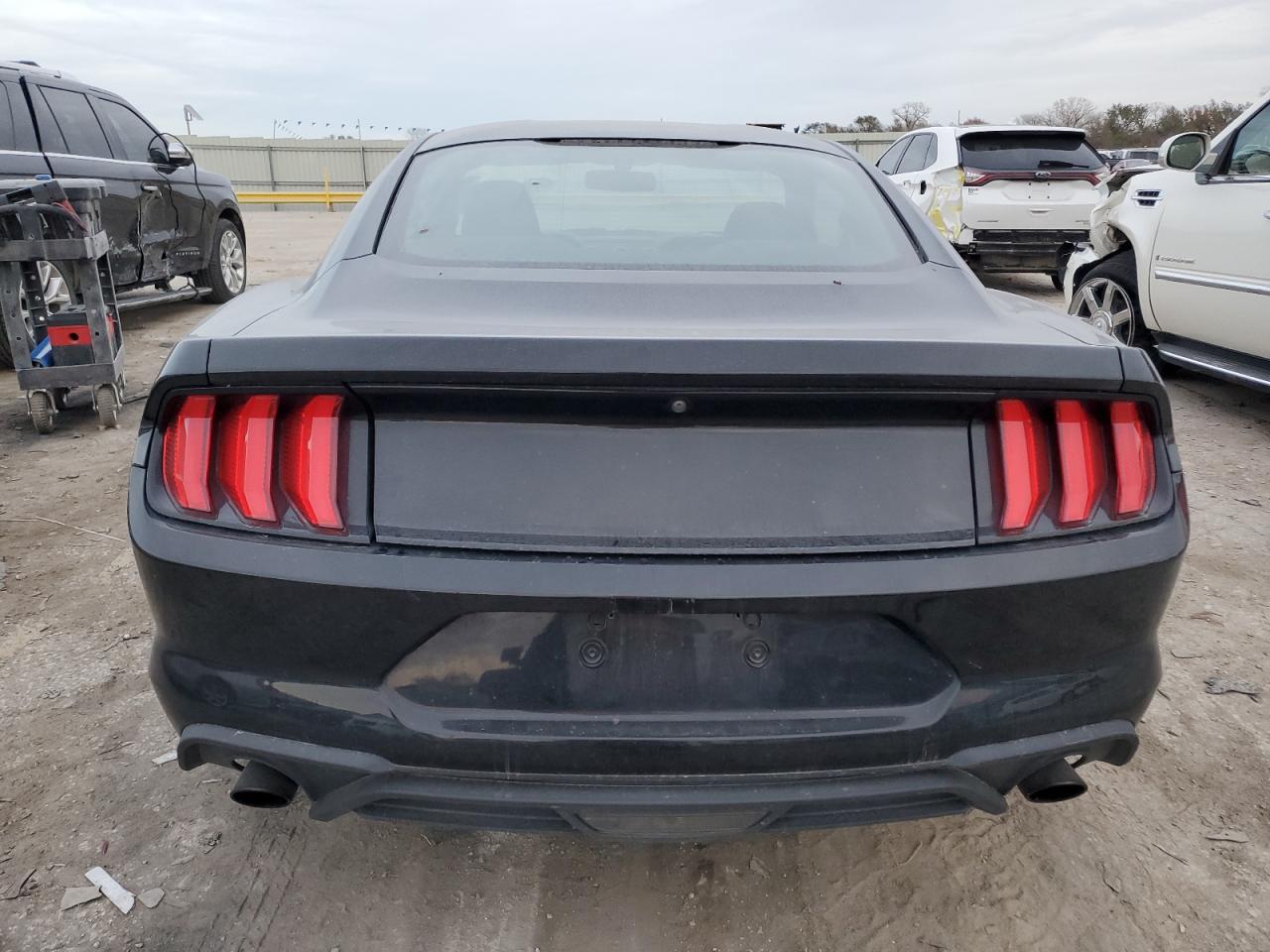 2018 Ford Mustang VIN: 1FA6P8TH1J5126965 Lot: 82693374