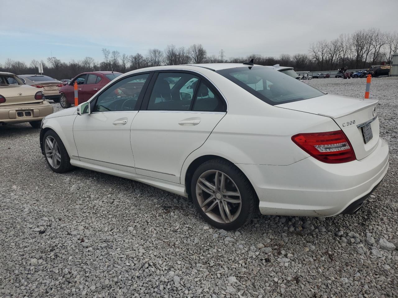 VIN WDDGF8AB3DA801748 2013 MERCEDES-BENZ C-CLASS no.2